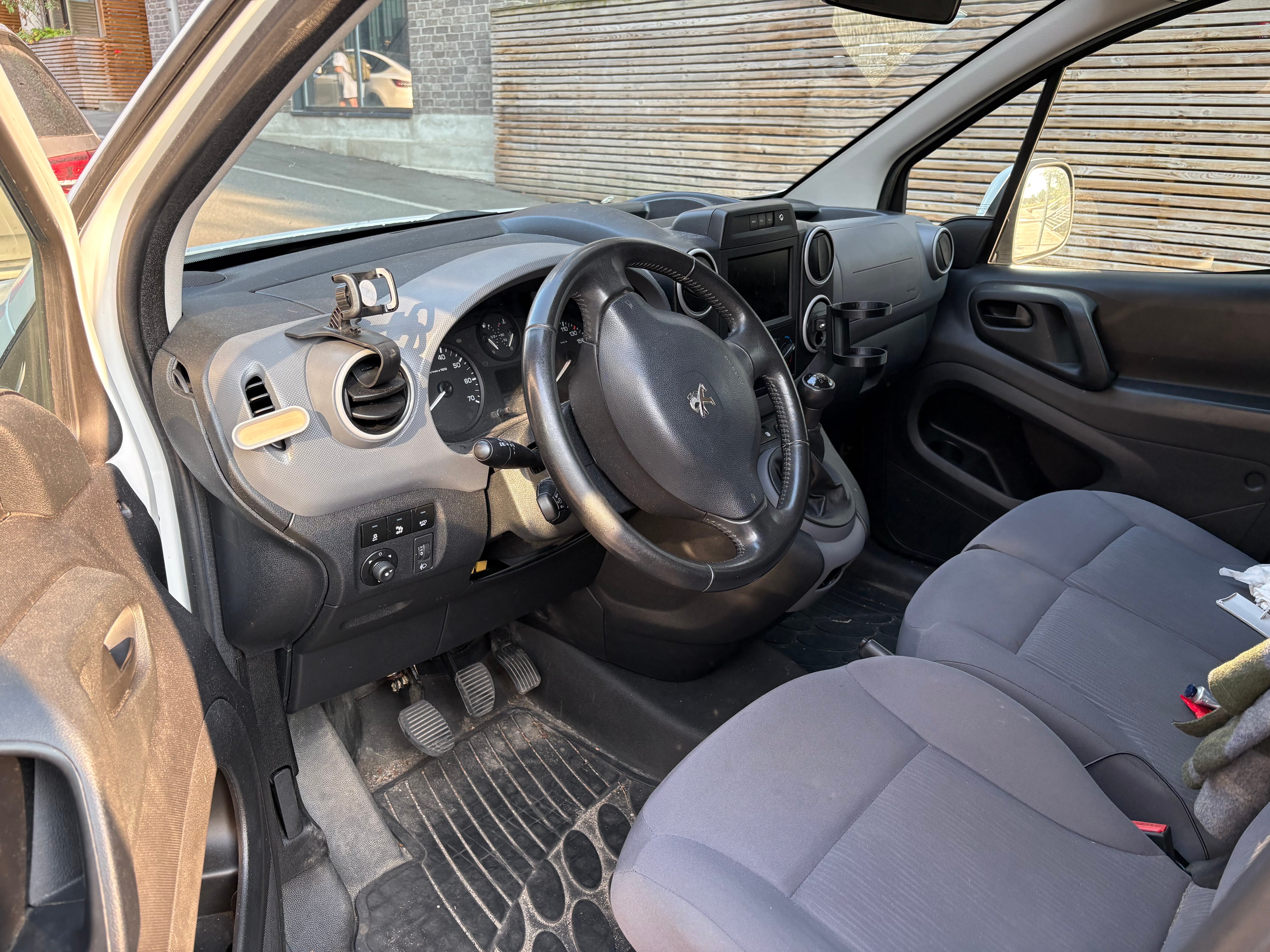 Peugeot Partner Varebil Campervan mit Bluetooth-Audio