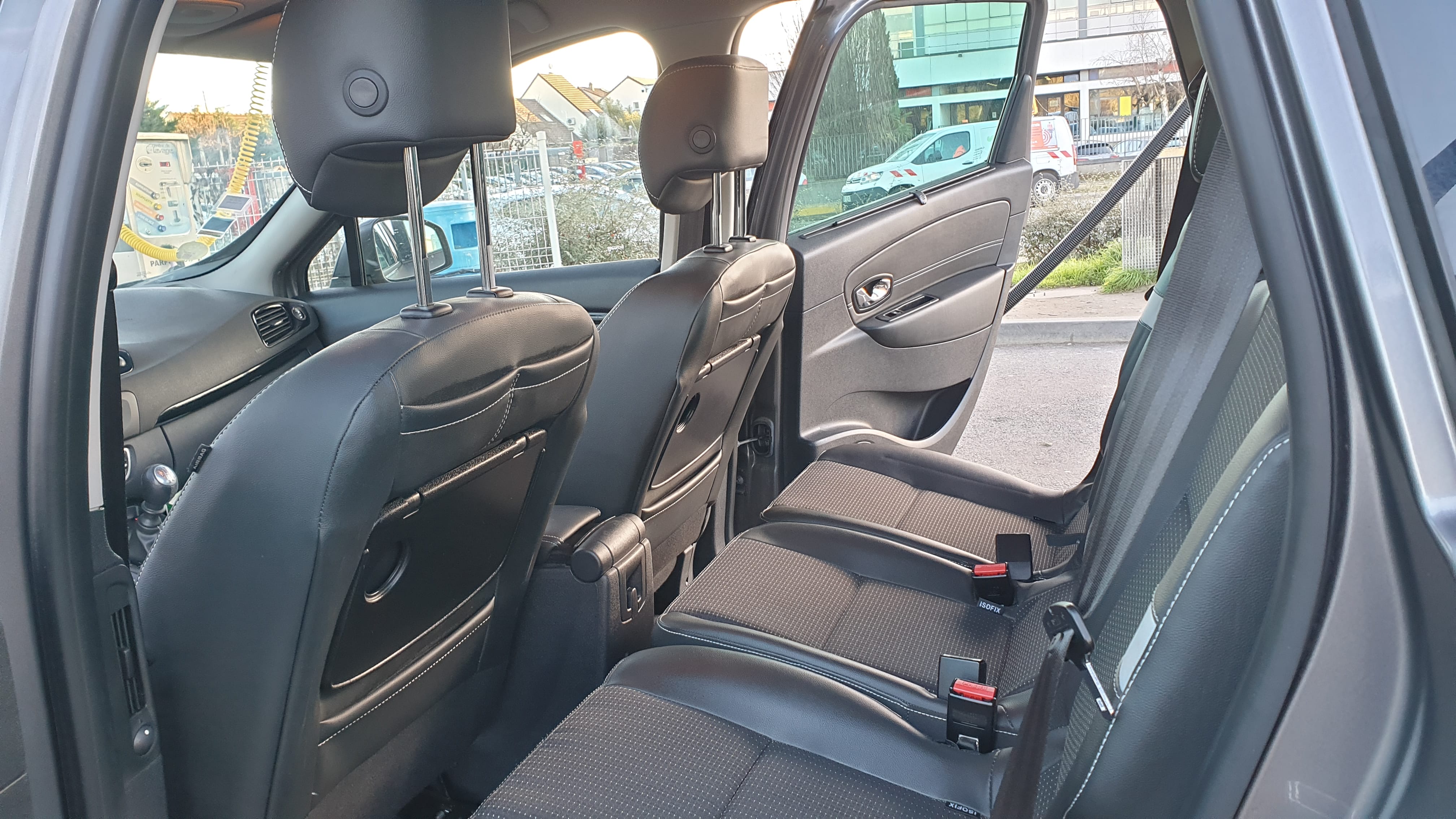 Renault Scenic 5 place - PARIS 19 ème - EE308QN avec Audio Bluetooth