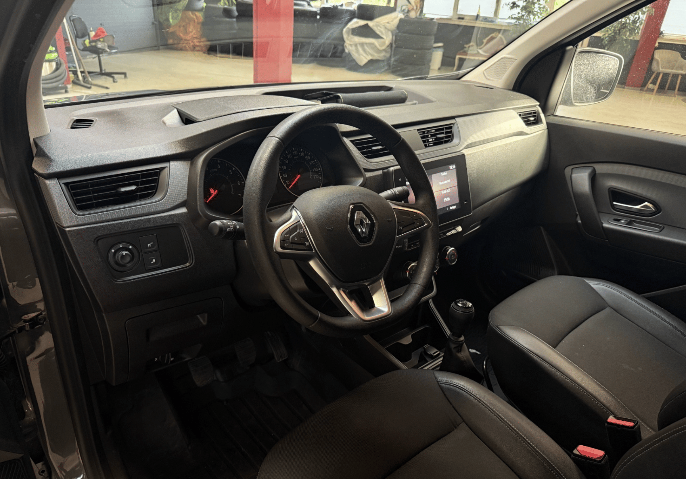 Renault Express with Bluetooth audio