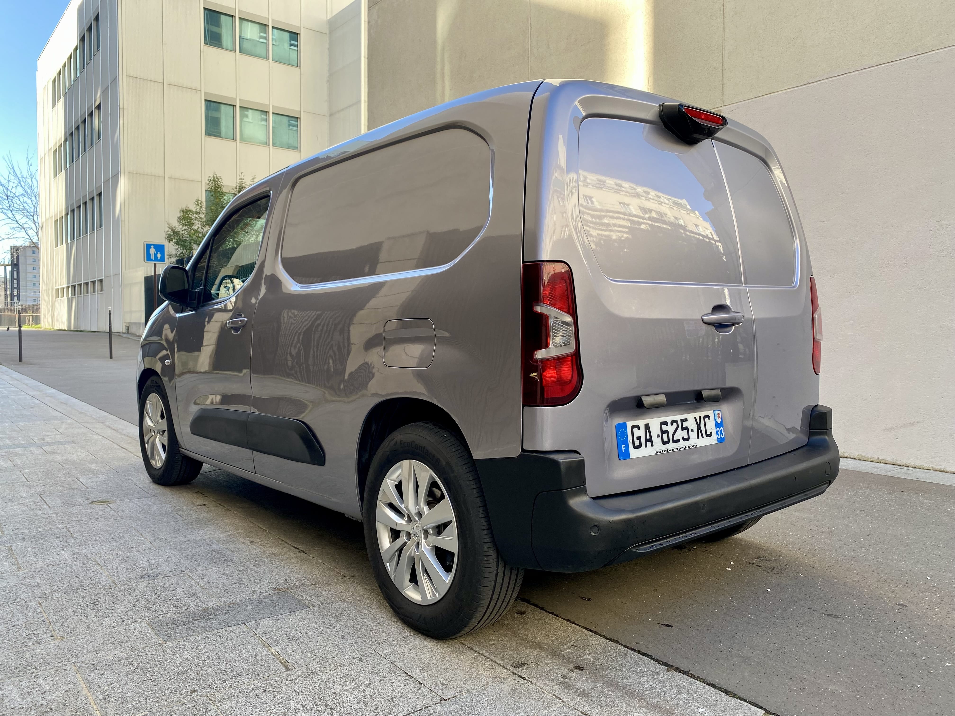 Peugeot Partner – 100% électrique – Équipé / TOUT OPTION avec GPS
