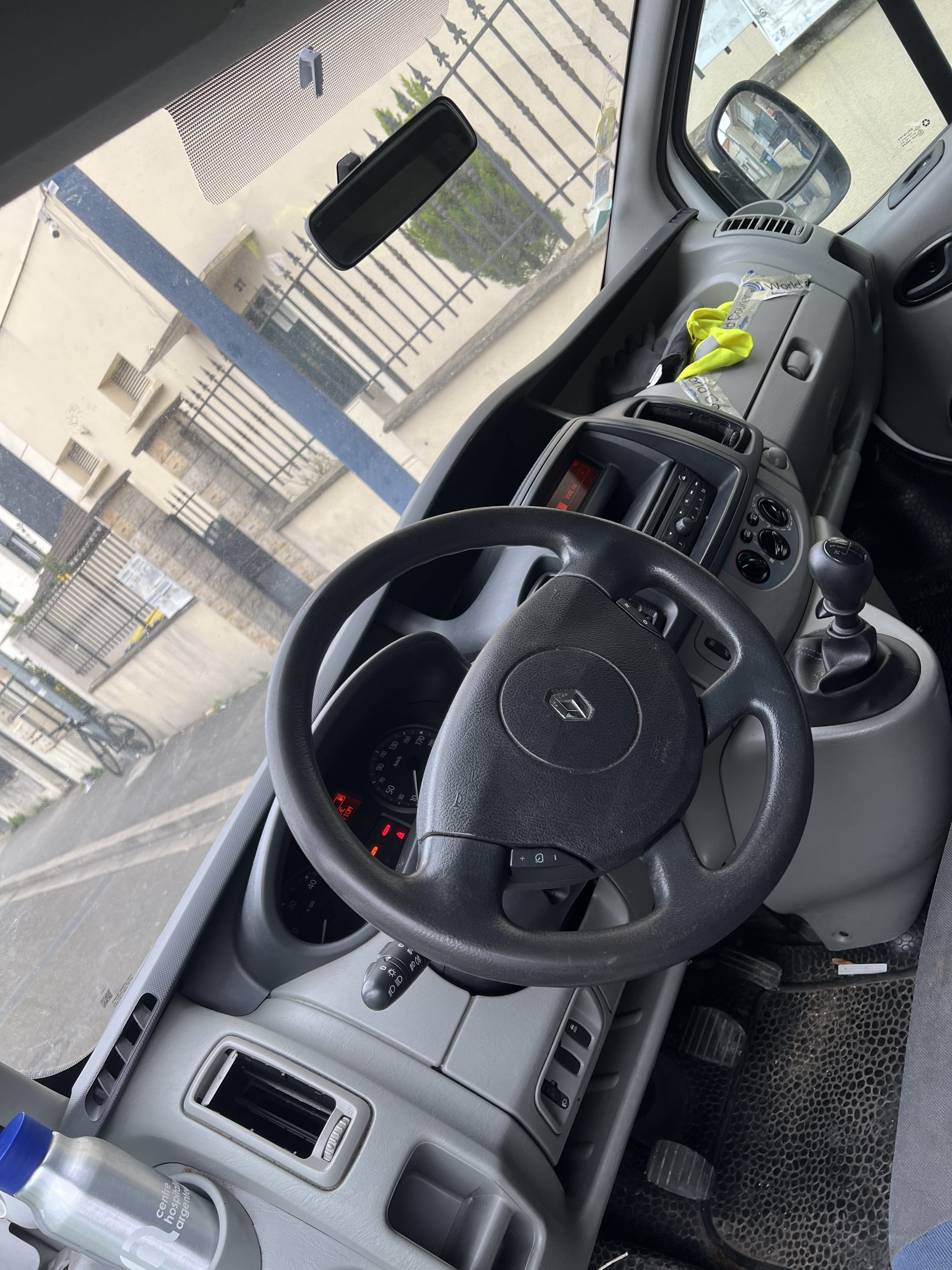 Renault Trafic Grand model L2H1 8m3 double porte latérales Bas prix avec Audio Bluetooth