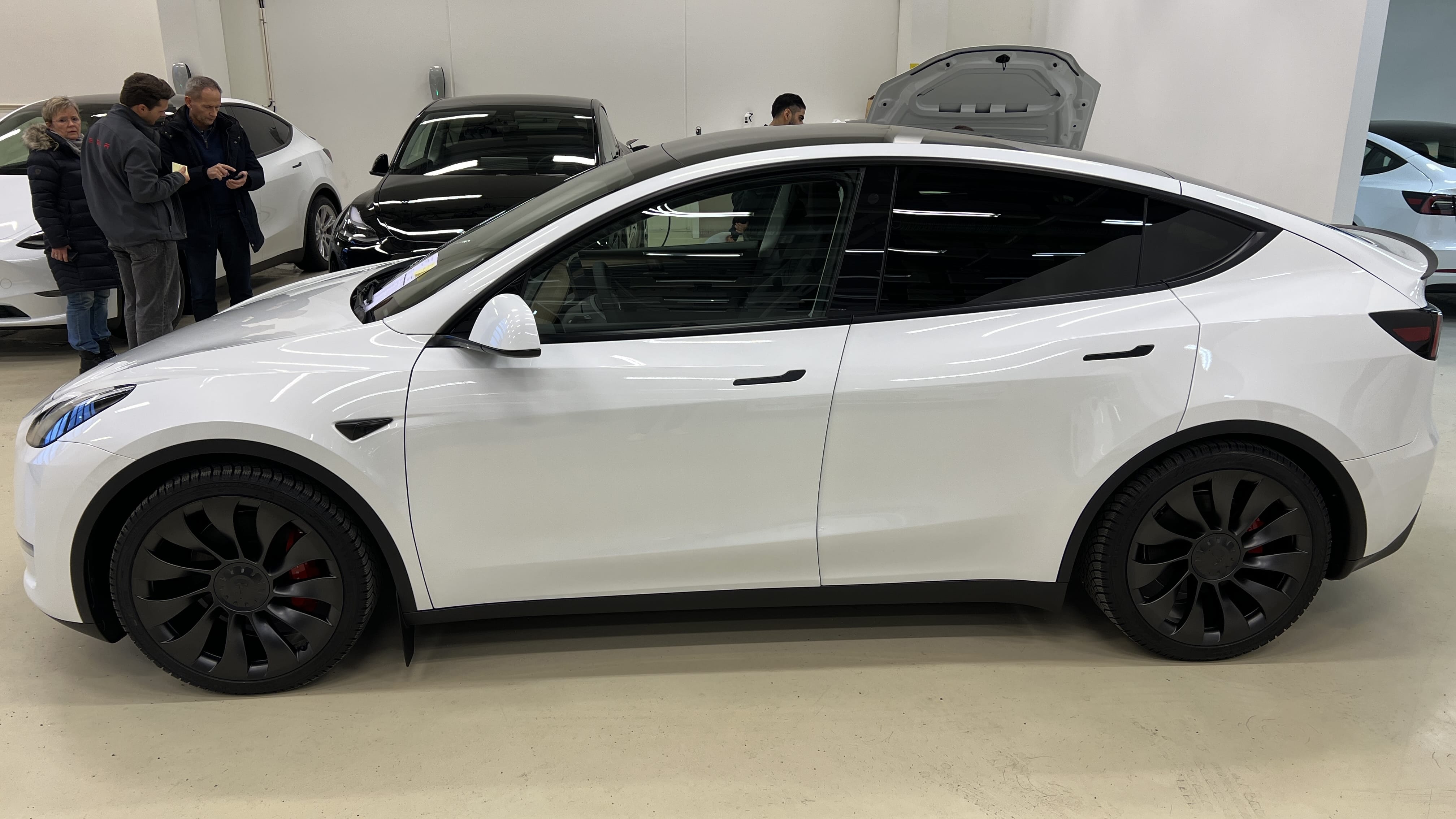 Tesla Model Y Performance med Aircondition