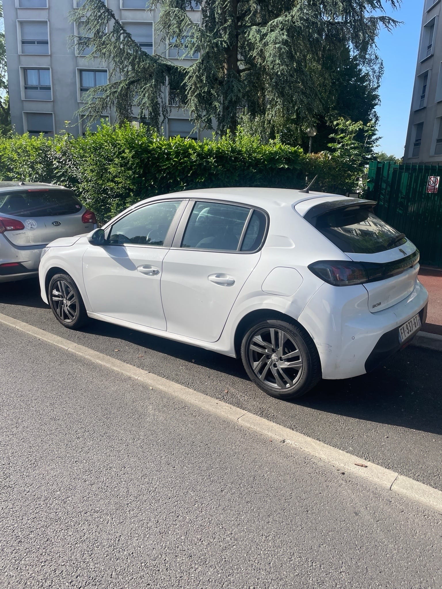 Peugeot 208 FY937GT avec Climatisation