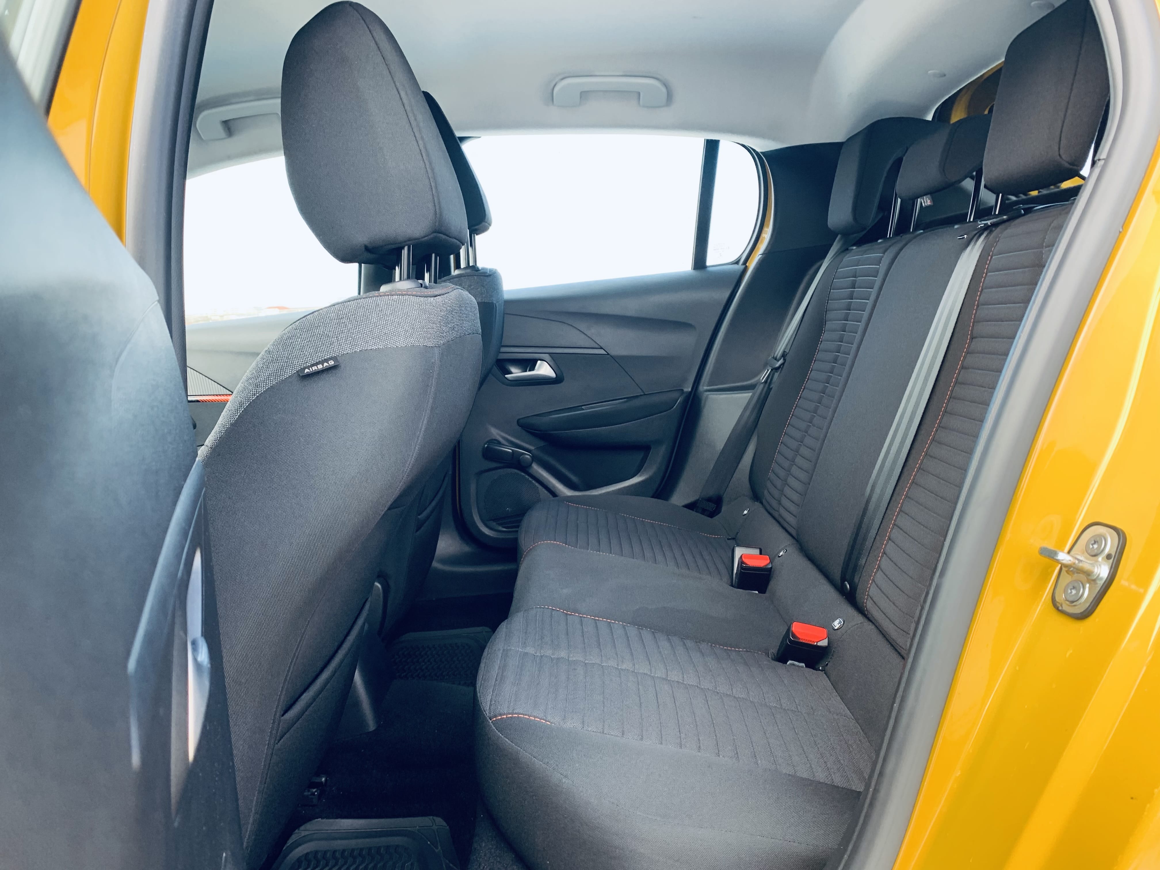 Peugeot 208 II Active 5 portes (Gare de Bordeaux) 023 avec Android Auto