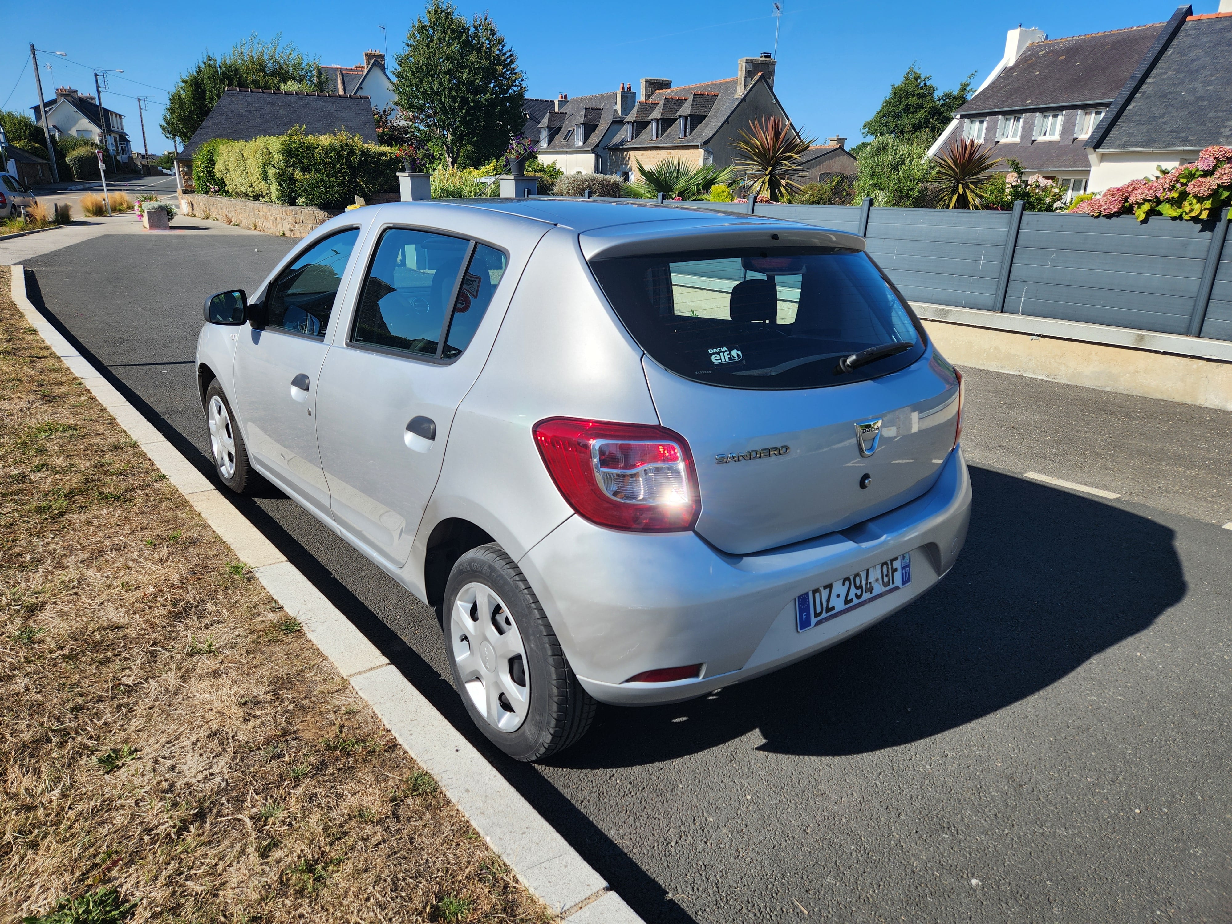 Dacia Sandero 5 places - économique avec Entrée audio / iPod