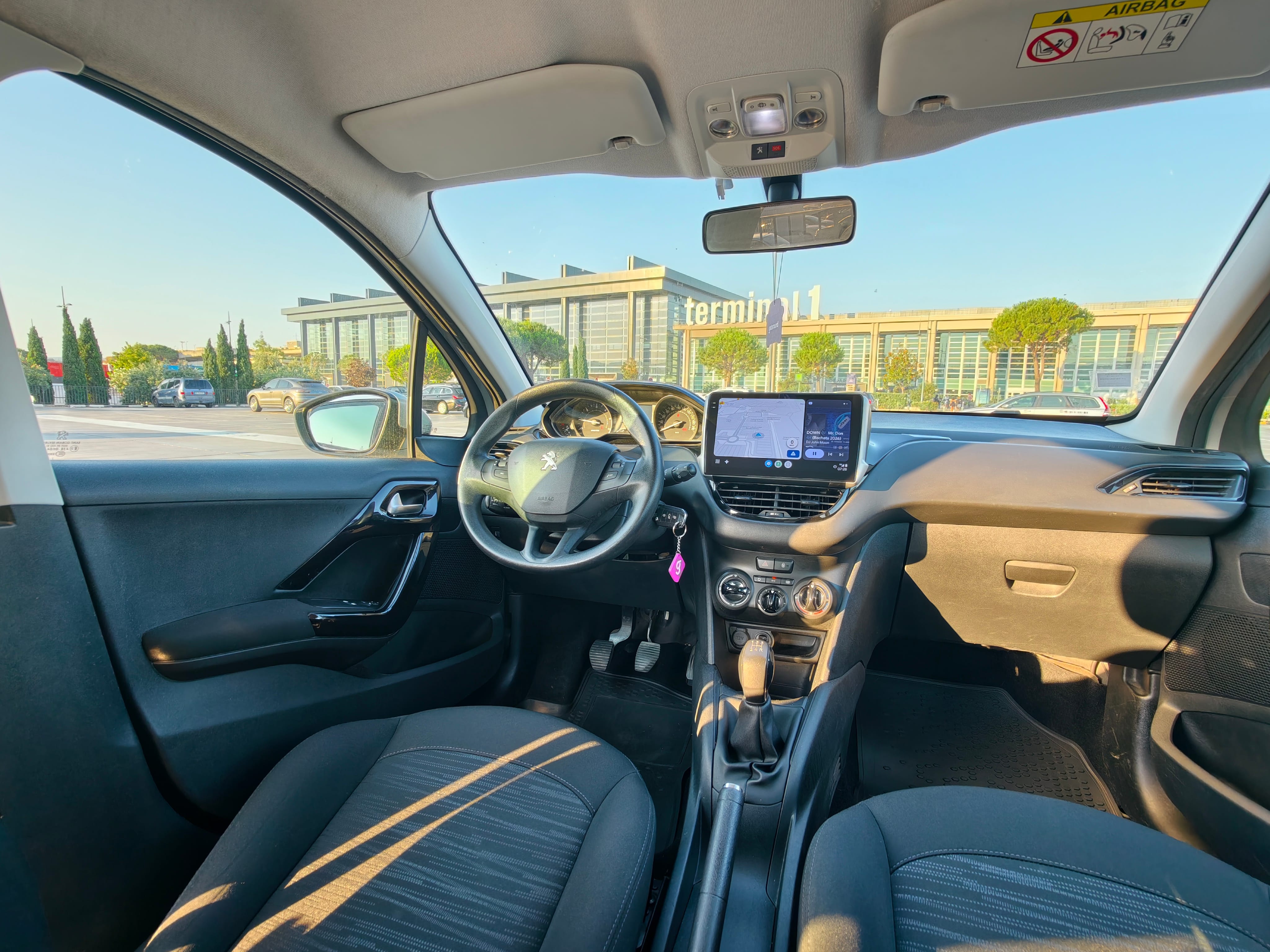 Peugeot 208 Aéroport de Marseille D avec GPS