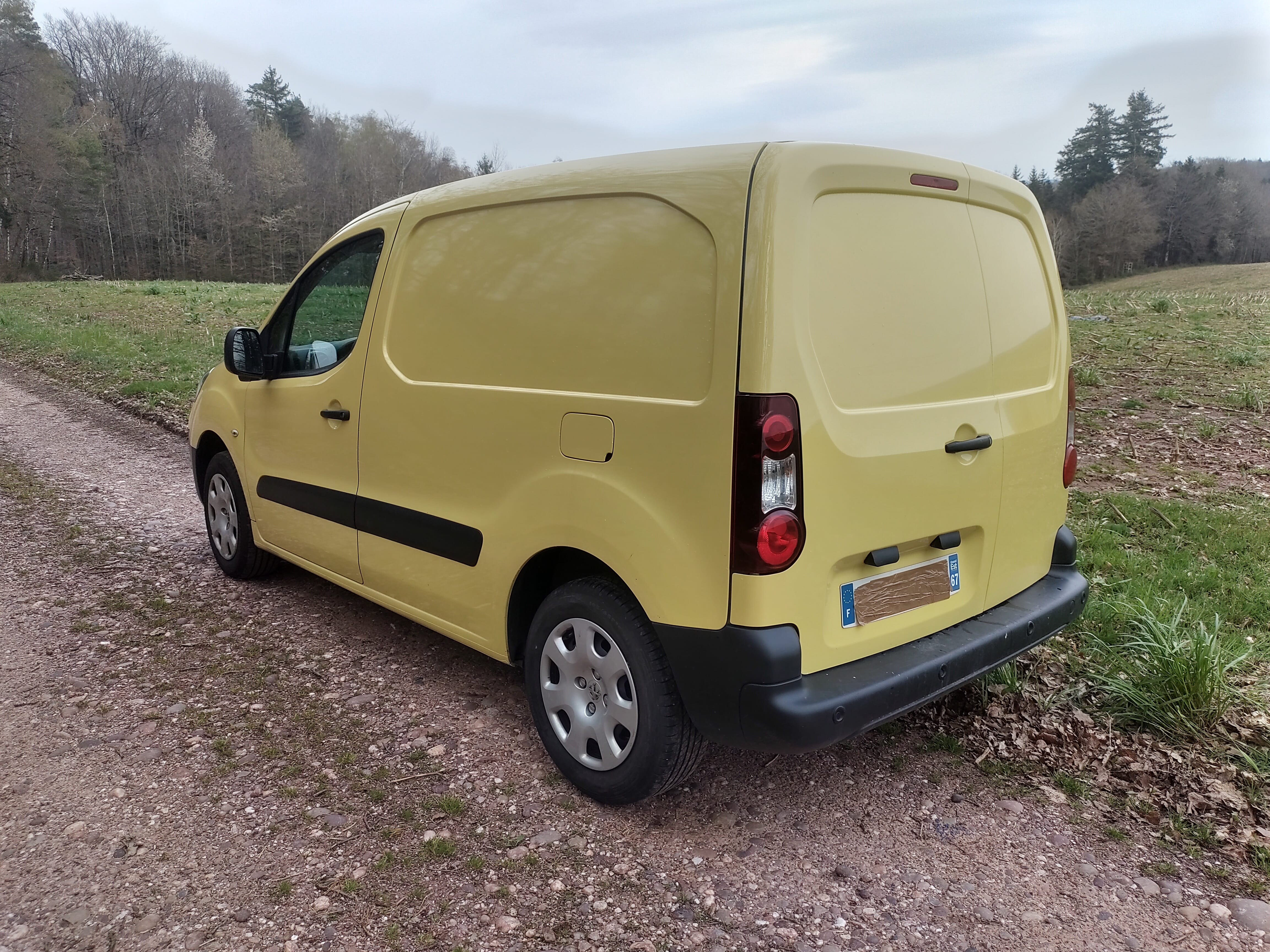 Peugeot Partner Fourgon avec GPS