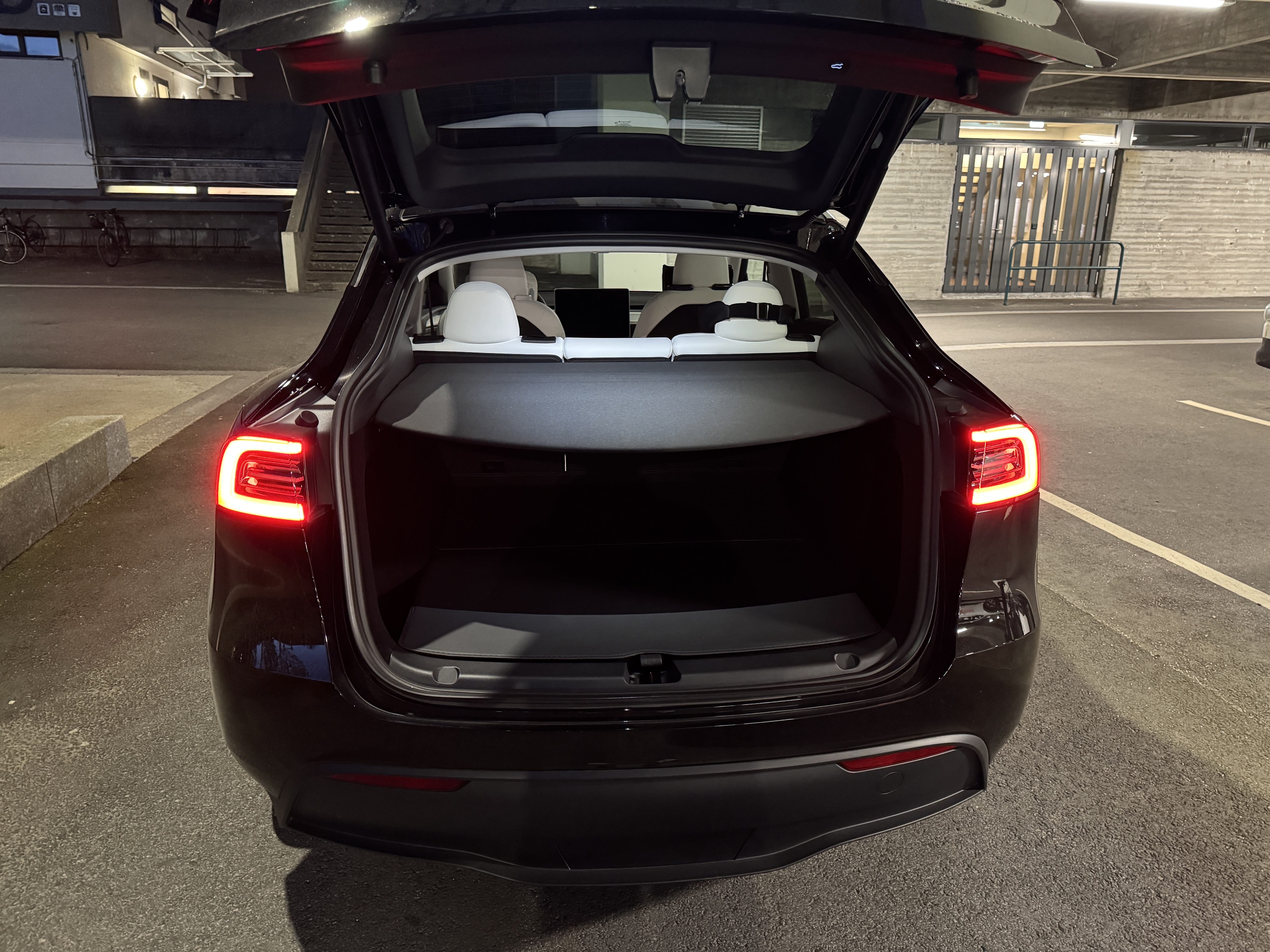 Tesla Model Y Performance Long Range 2025 med Cruisekontroll