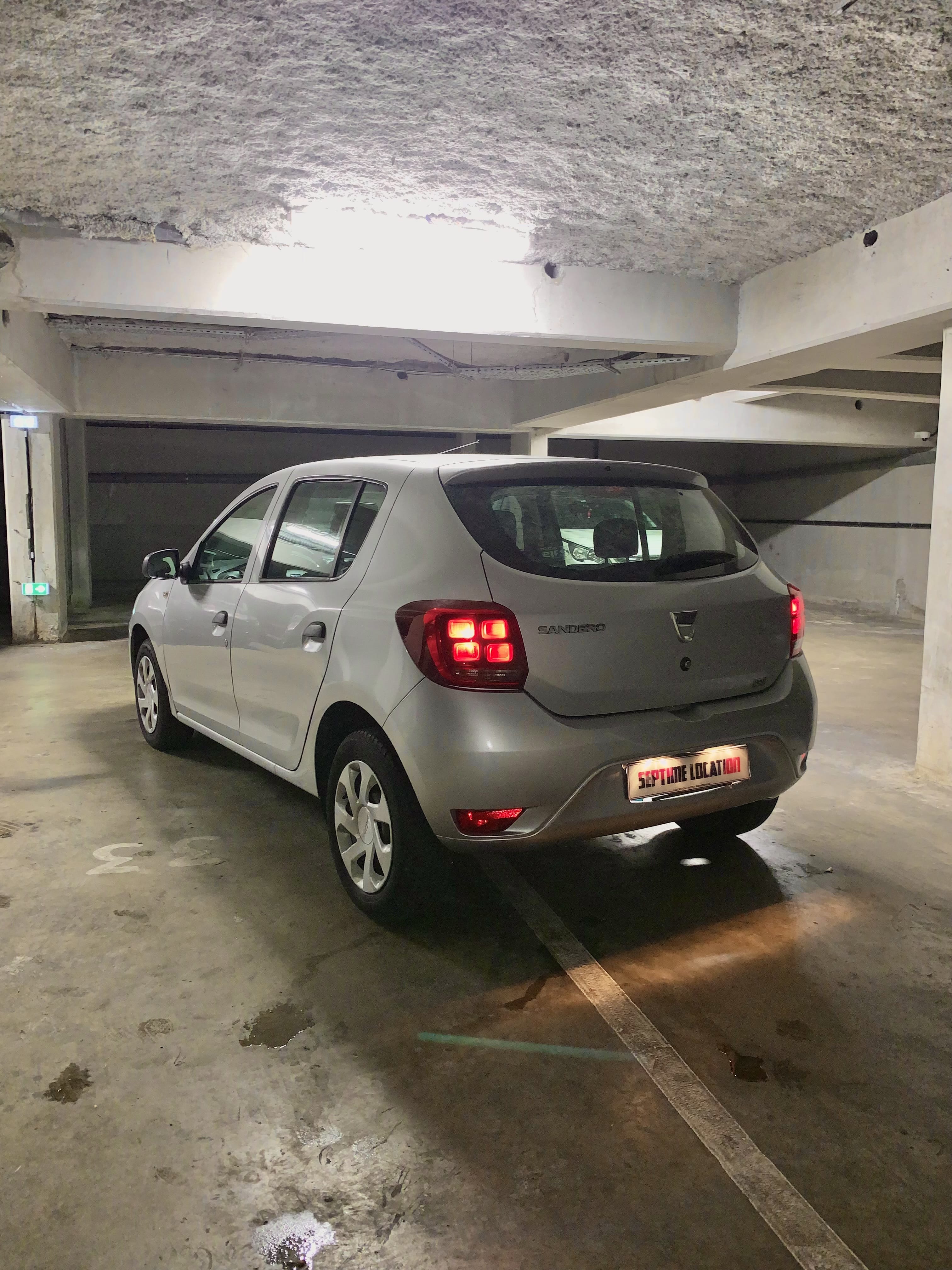 Dacia Sandero mit Navigationsgerät