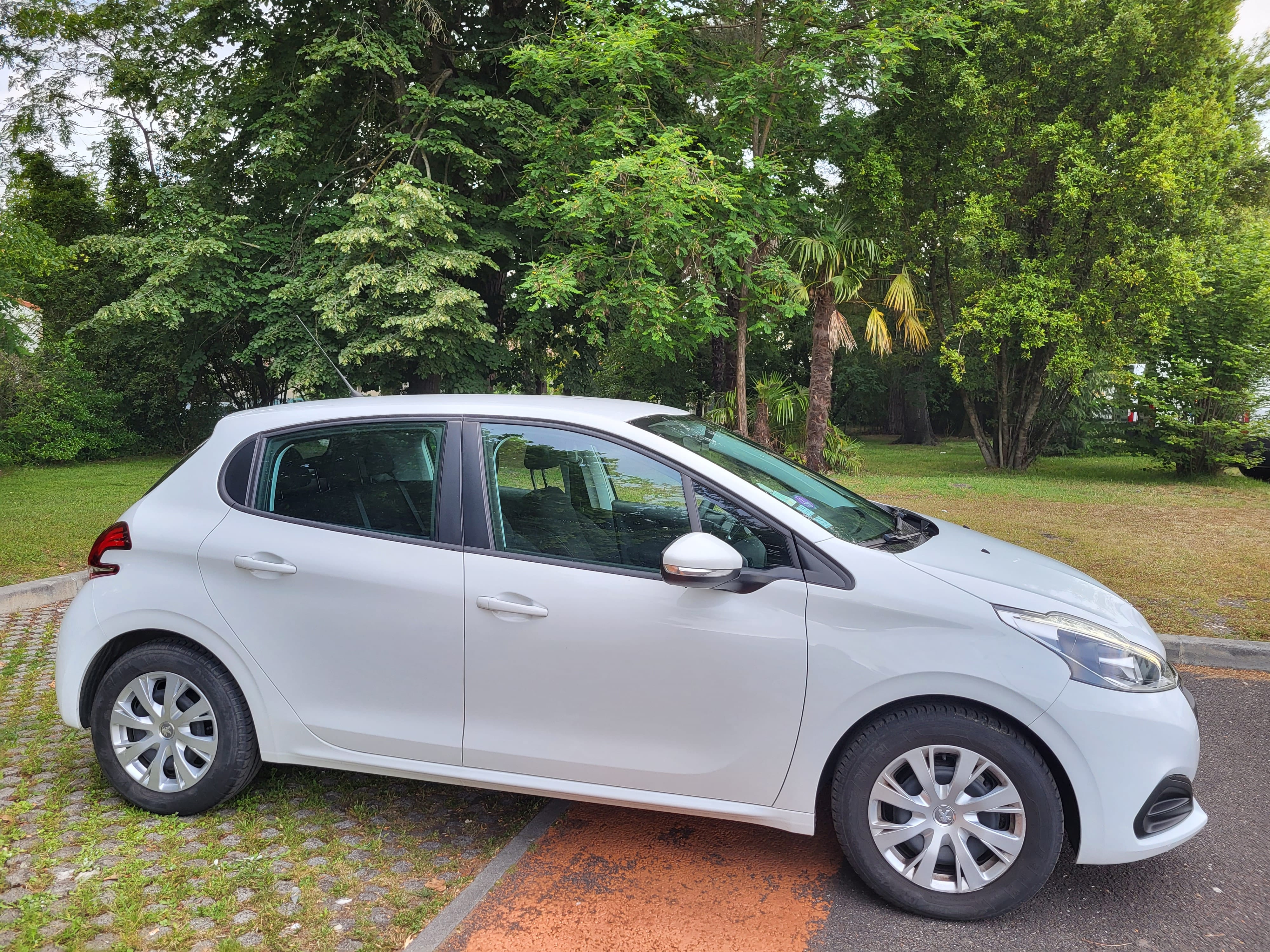 Peugeot 208 avec Climatisation