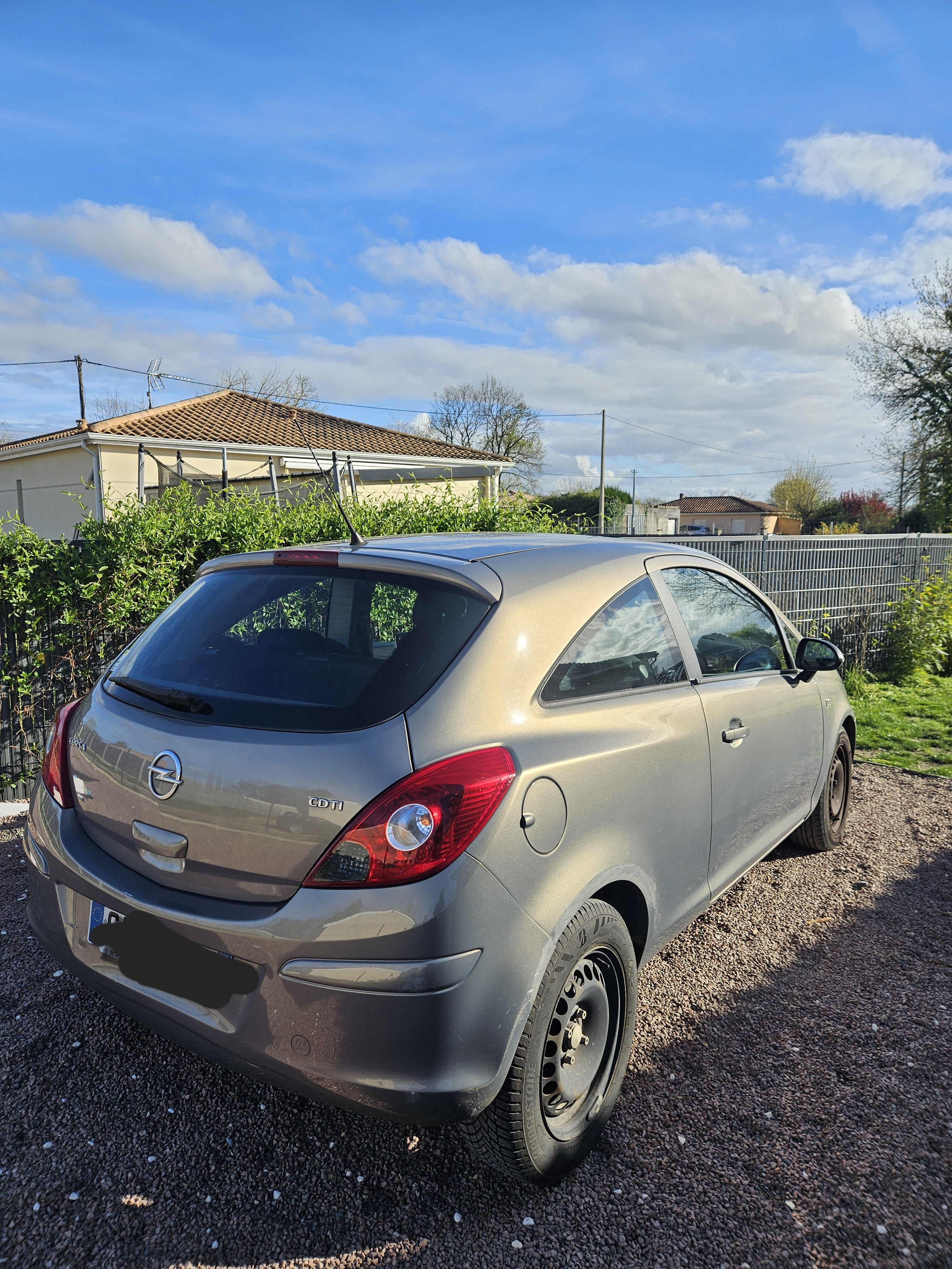 Opel Corsa avec Porte-vélos