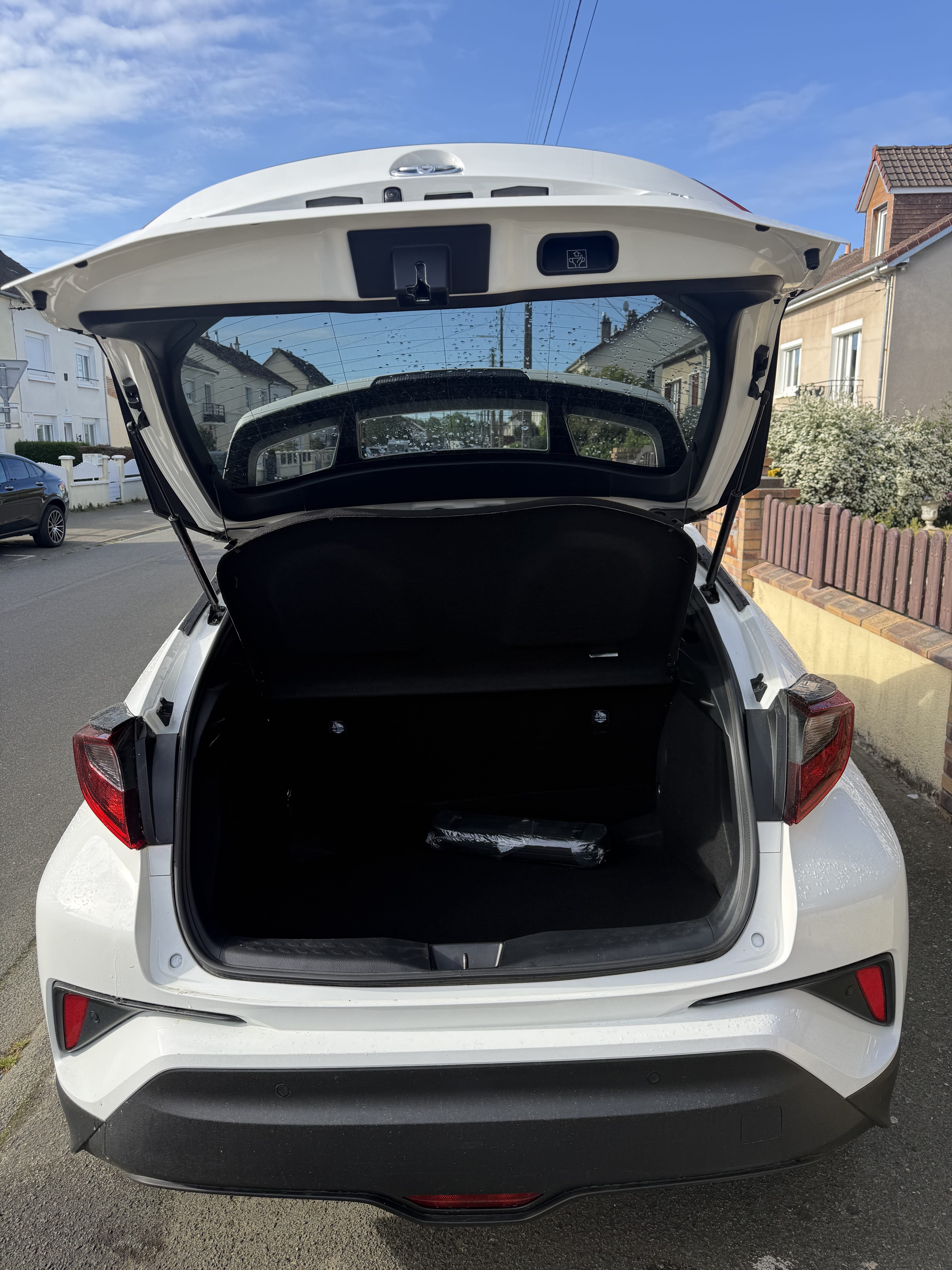 Toyota C-HR Hybrid avec Climatisation
