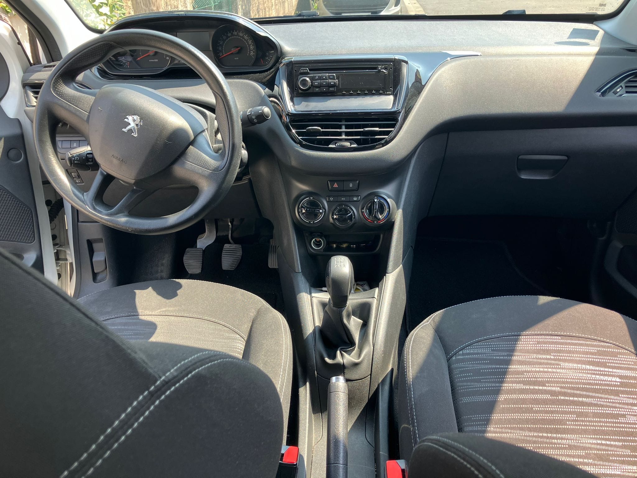 Peugeot 208 avec Siège bébé