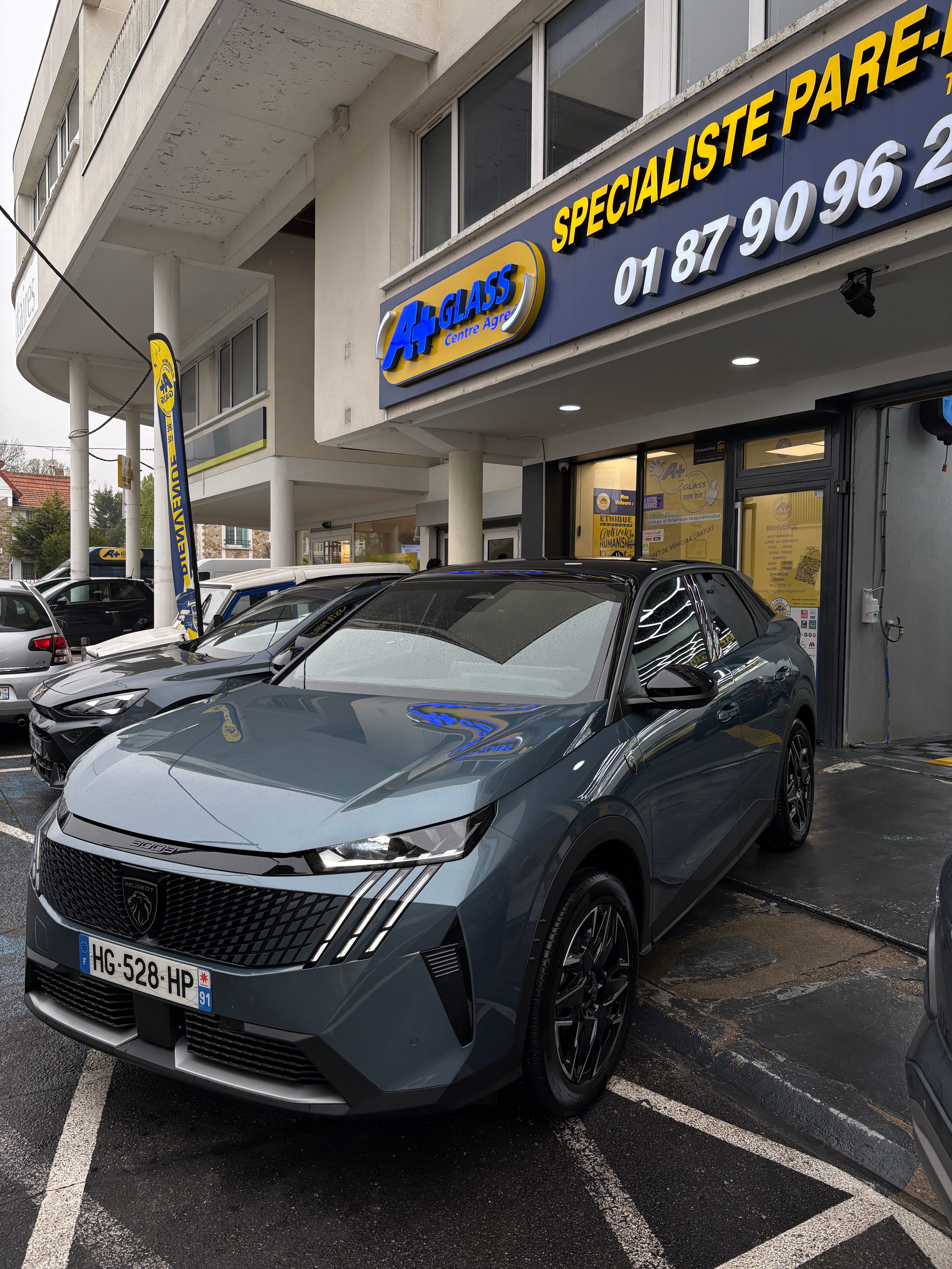 Peugeot 3008, 2025, Essence 95 / Électrique (hybride), automatique