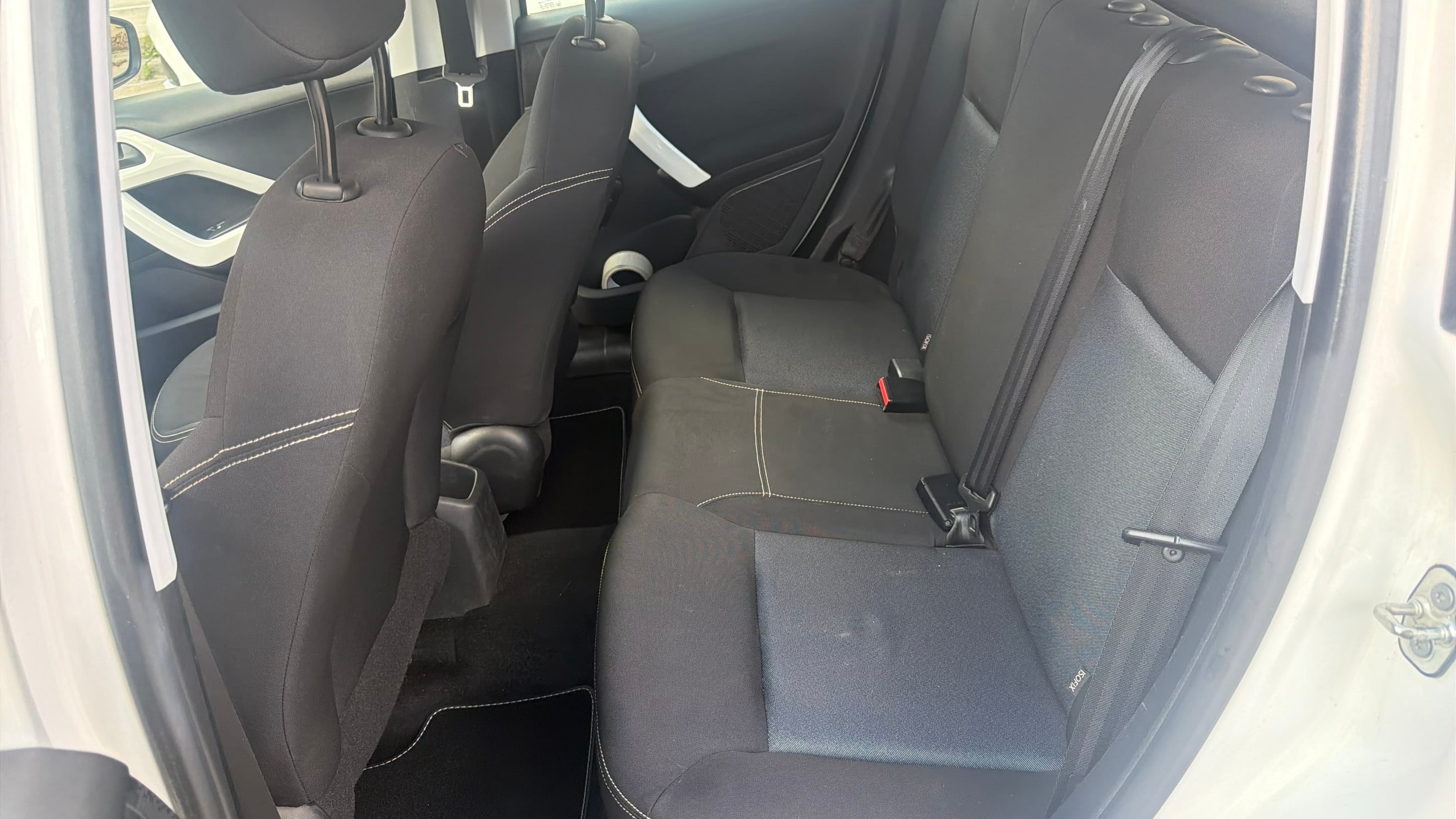 Peugeot 208 avec Autoradio
