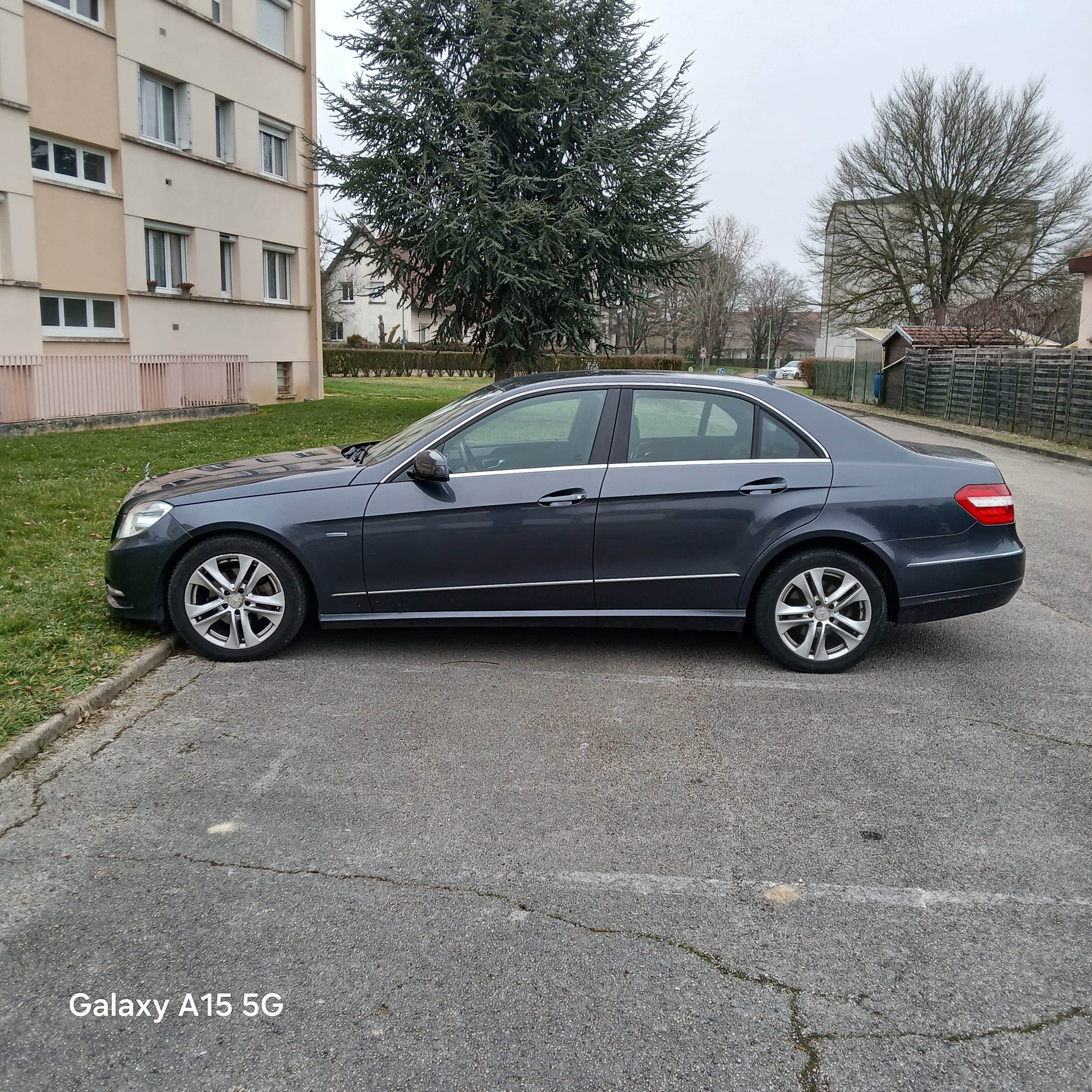 Mercedes-Benz Classe E avec Climatisation