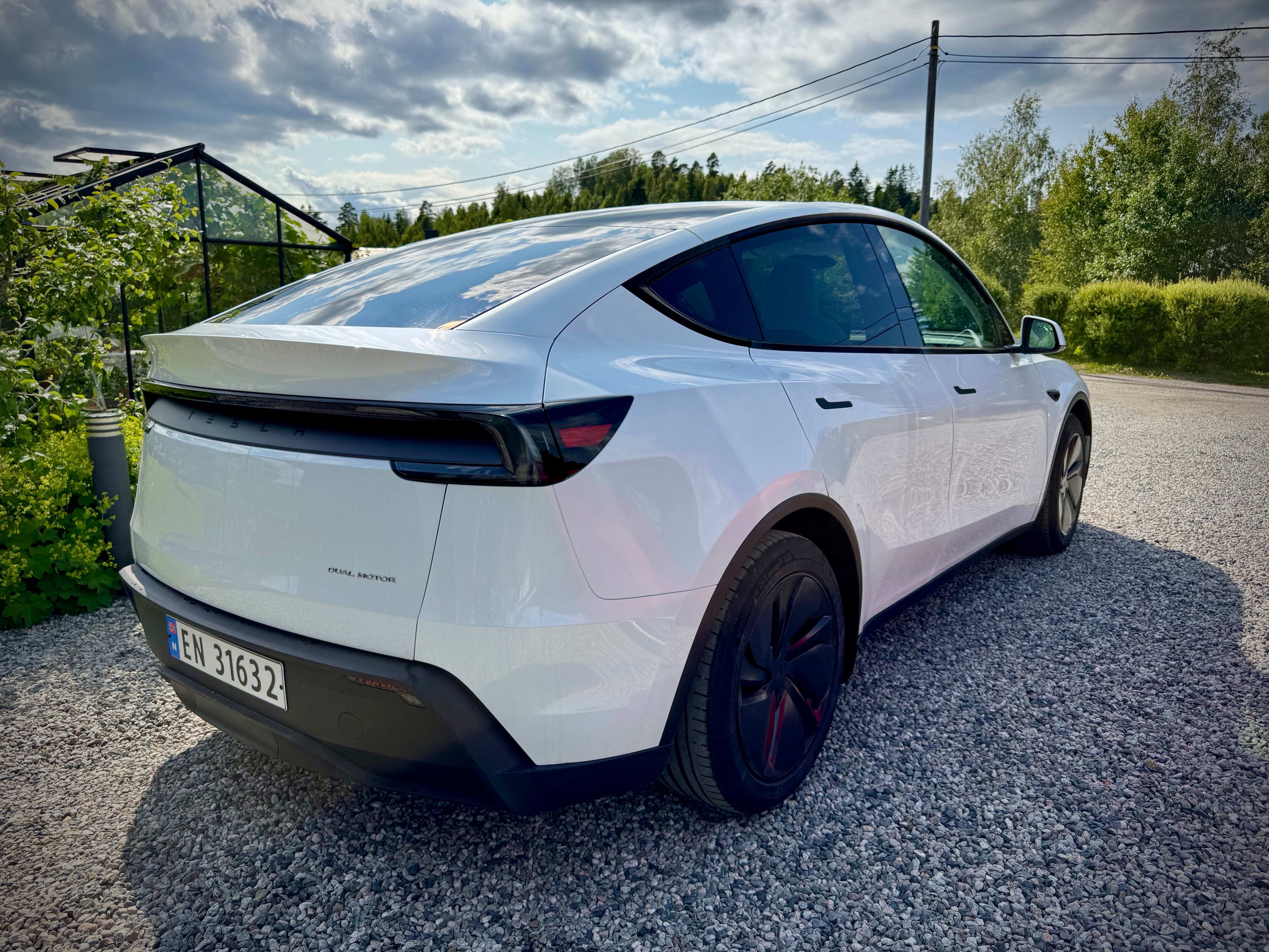 Tesla Model Y Long Range med GPS