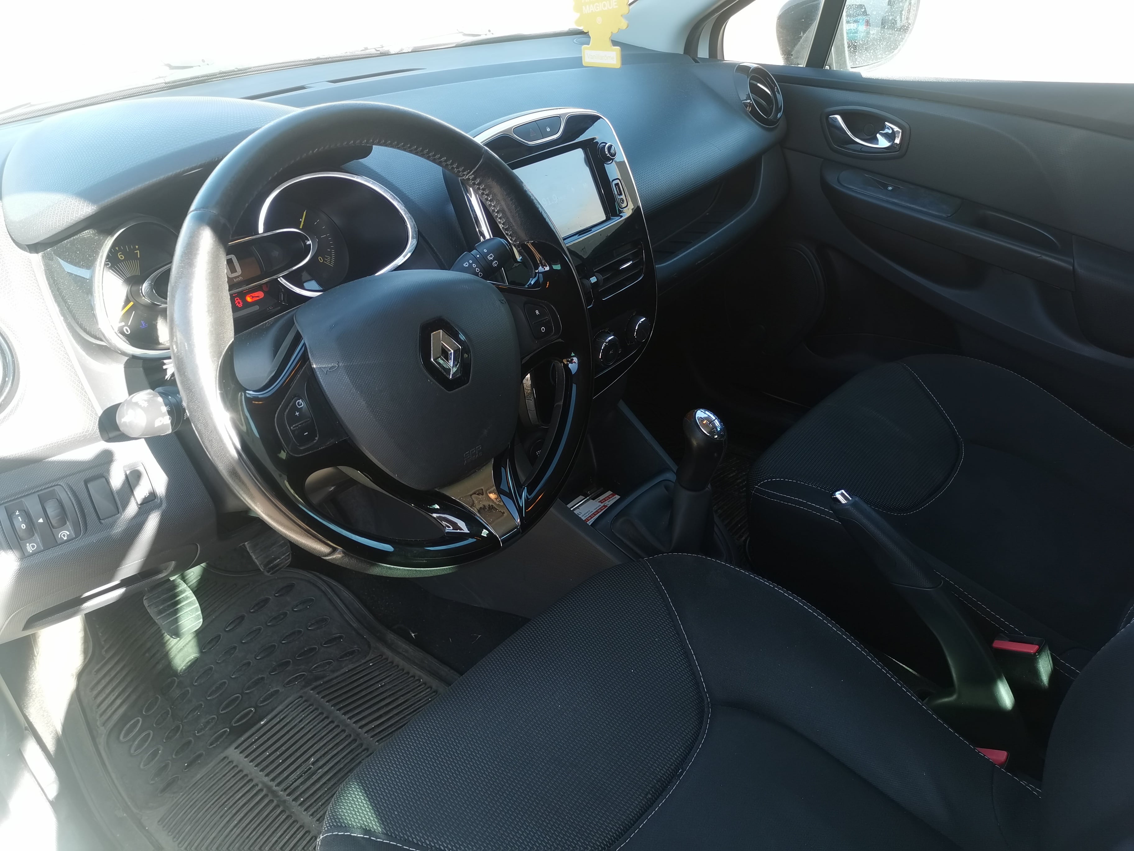 Renault Clio avec Autoradio