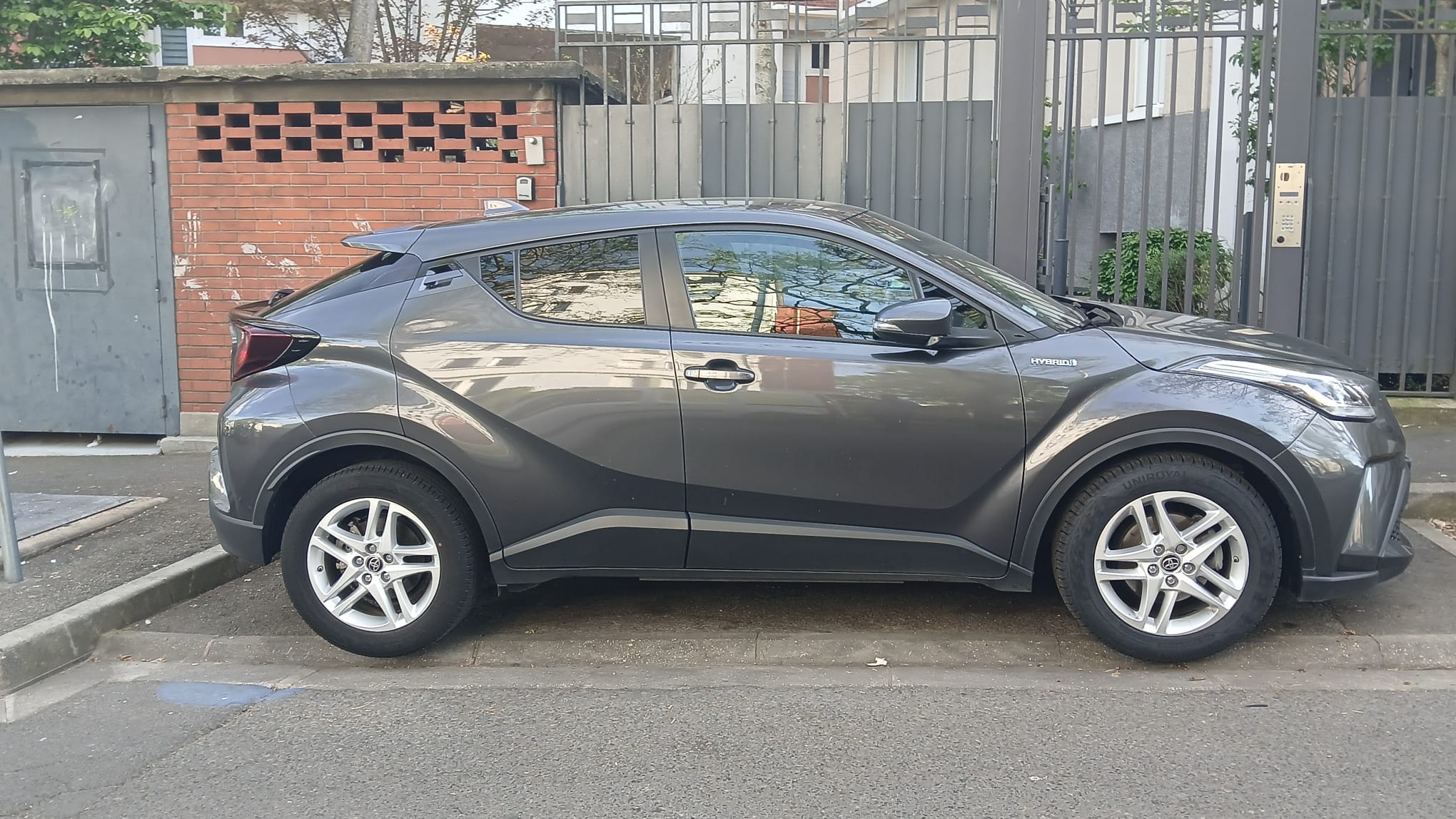 Toyota C-HR Hybrid avec Climatisation