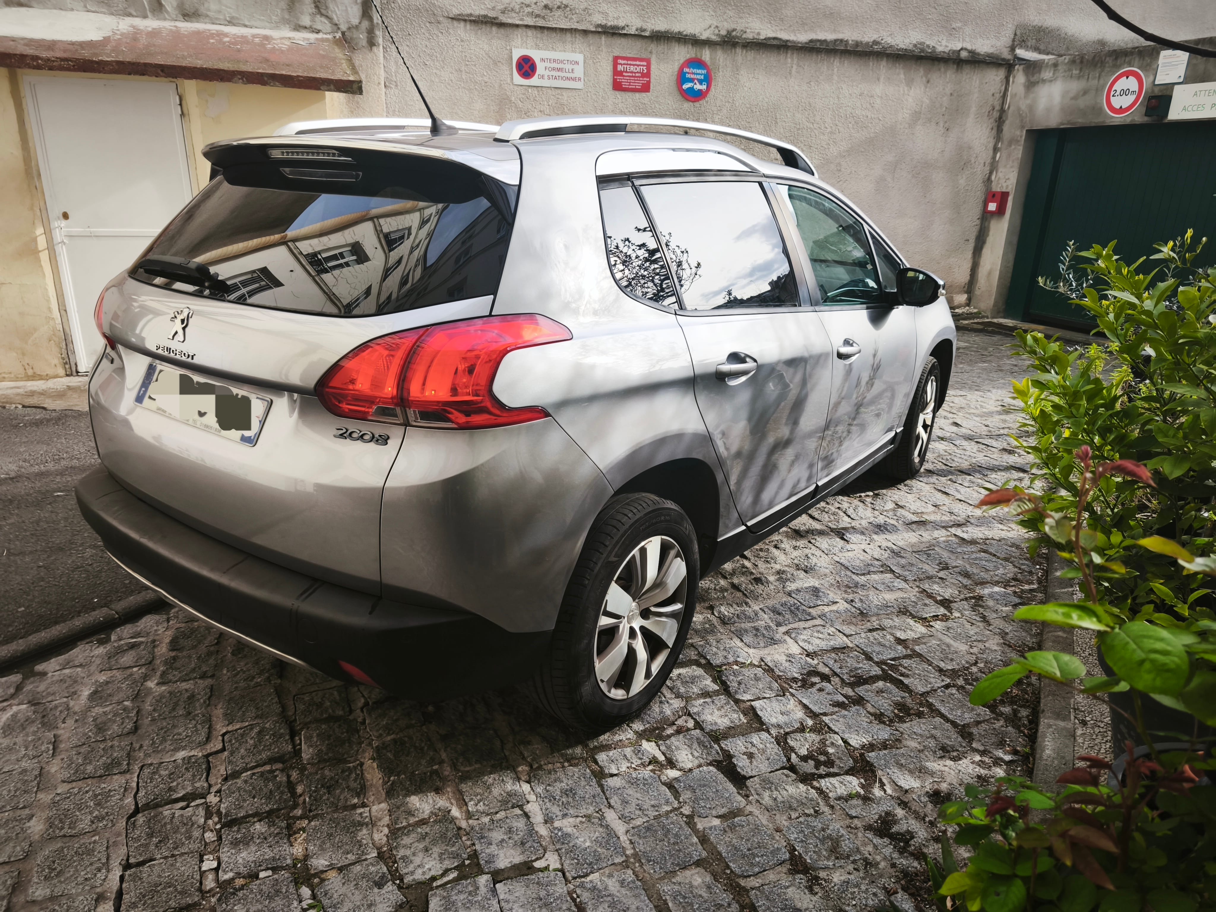 Peugeot 2008 with Air conditioning