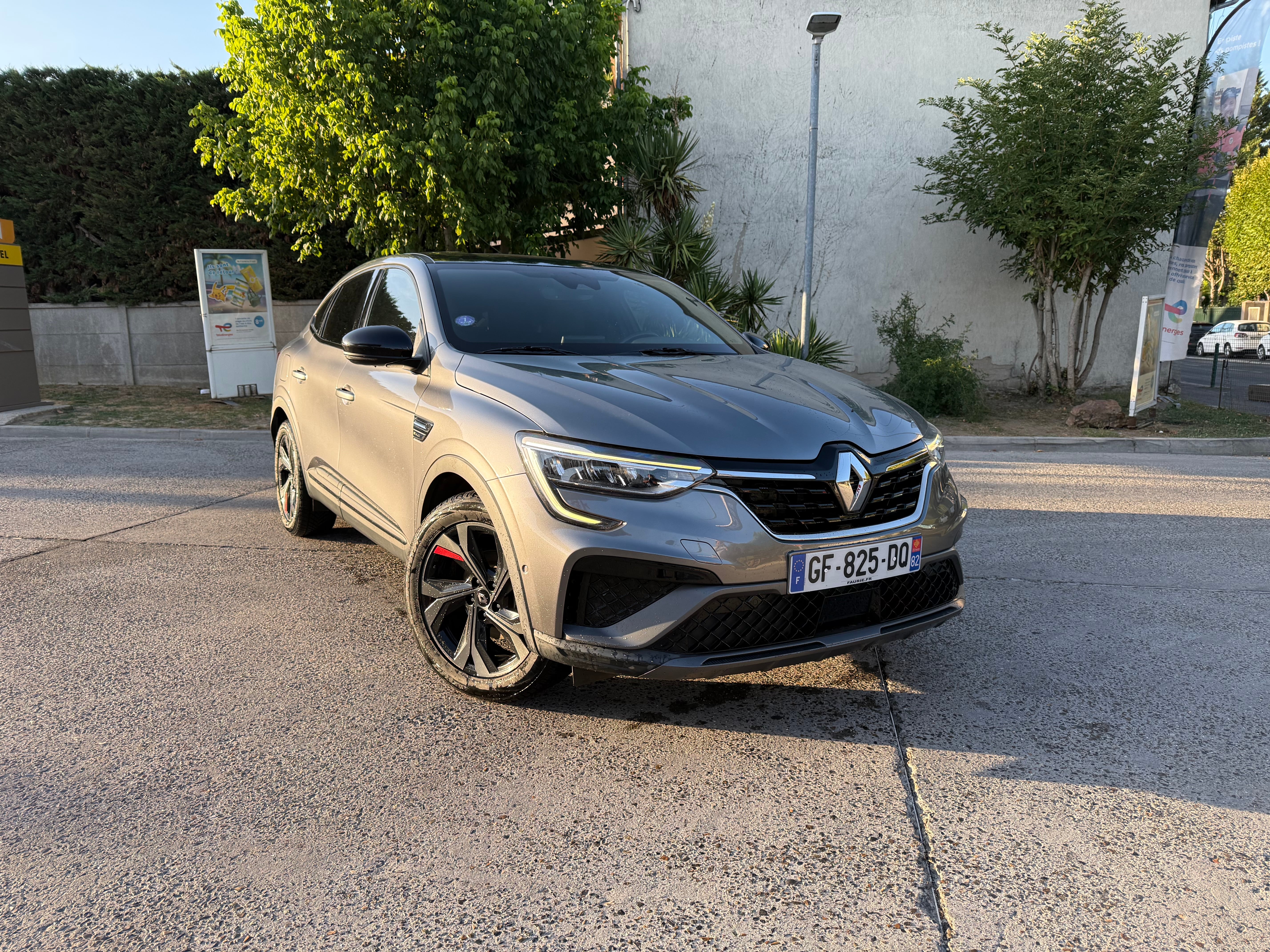 Renault Arkana RS Line, 2022, Essence 98 / Électrique (hybride), automatique