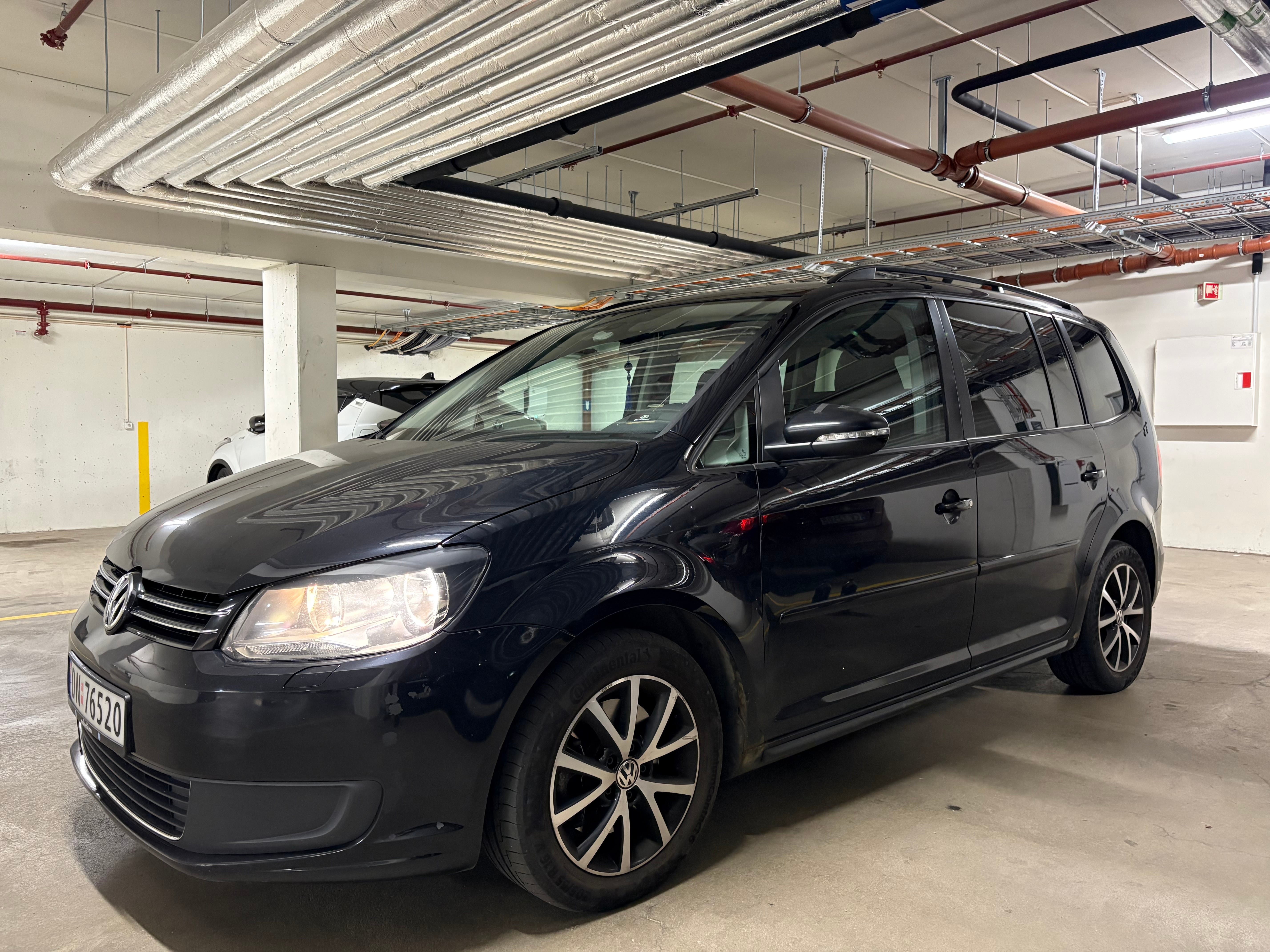 Volkswagen Touran with Air conditioning