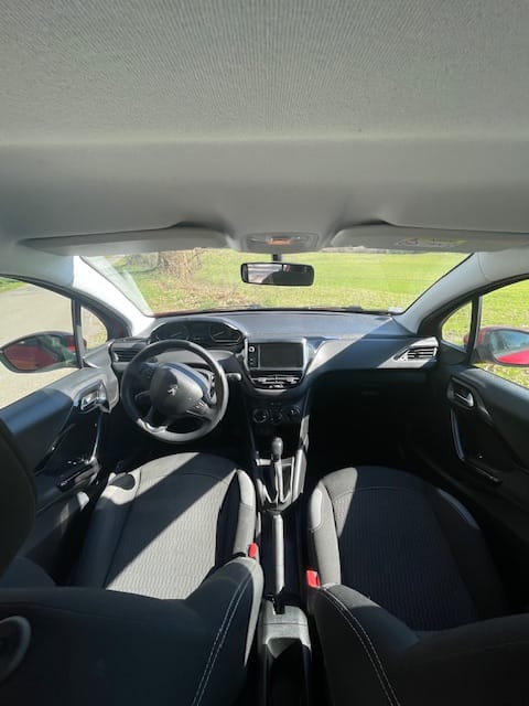 Peugeot 208 avec GPS