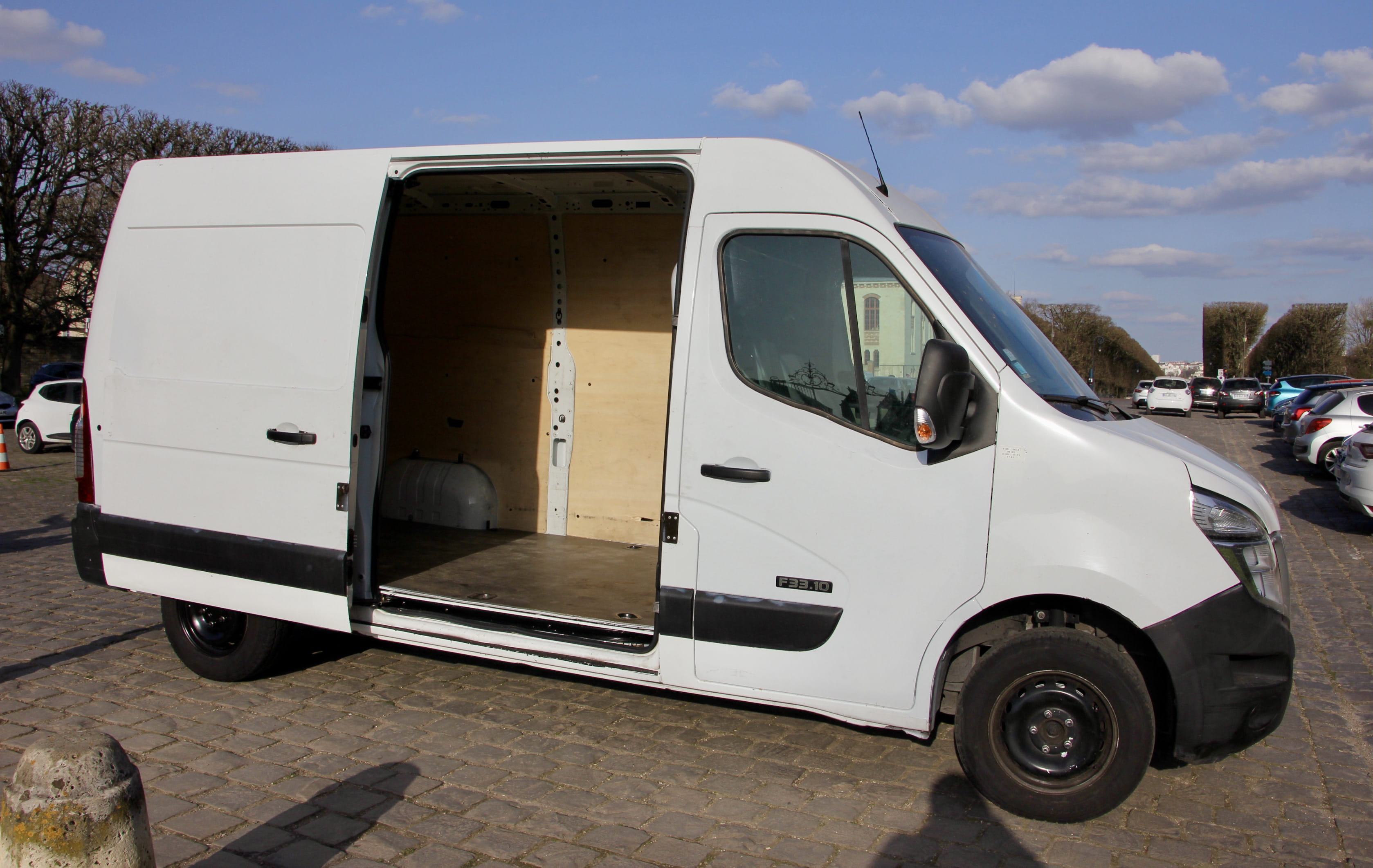 Nissan NV400
