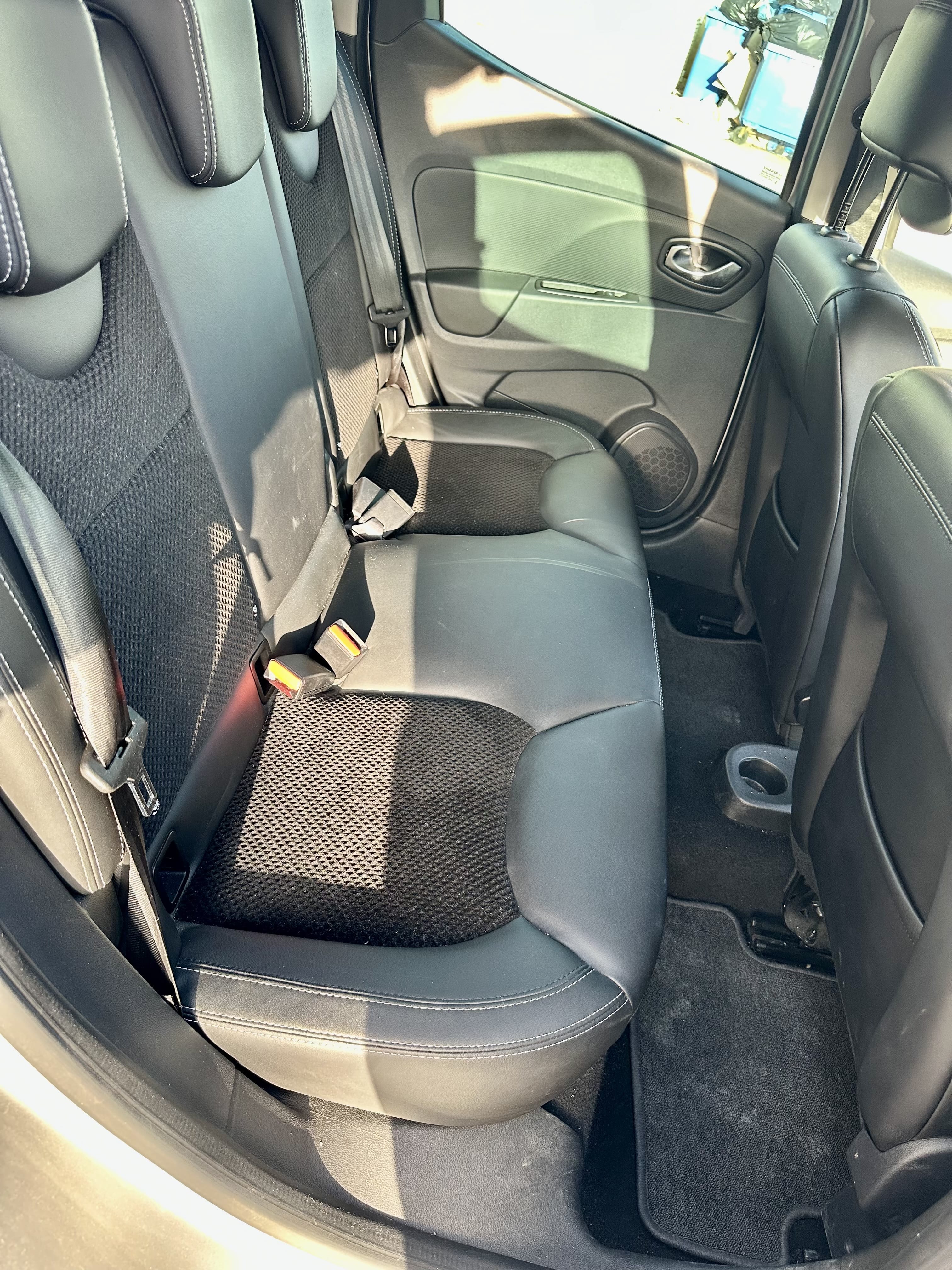 Renault Clio IV TCE 90 INTENS met USB-oplaadpoorten