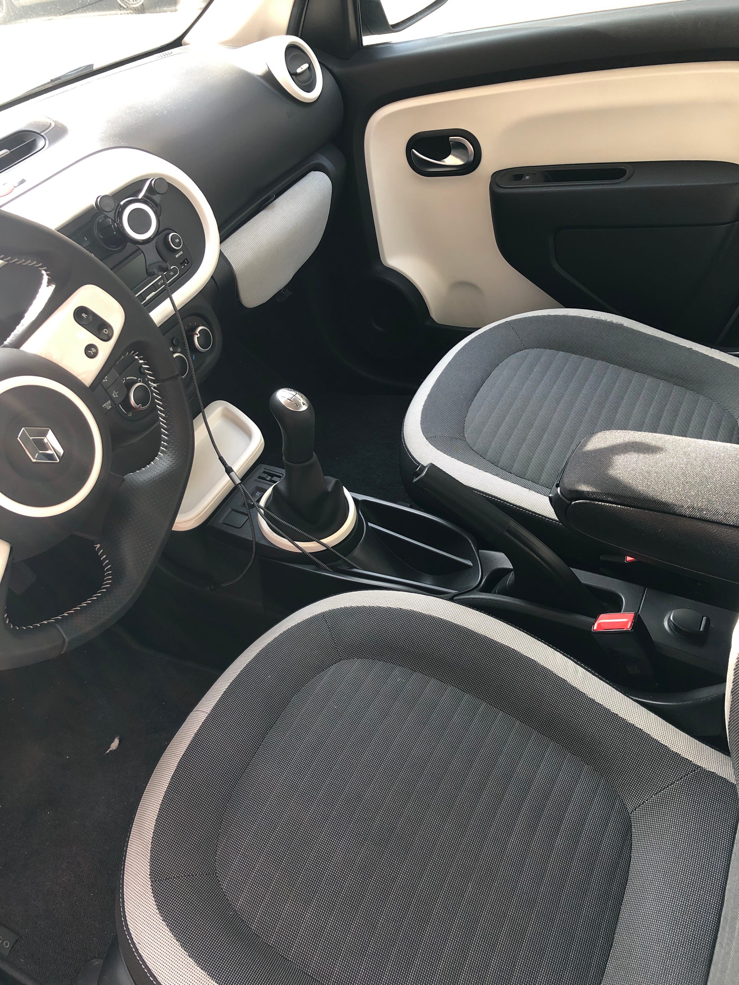 Renault Twingo III essence 98 avec Audio Bluetooth
