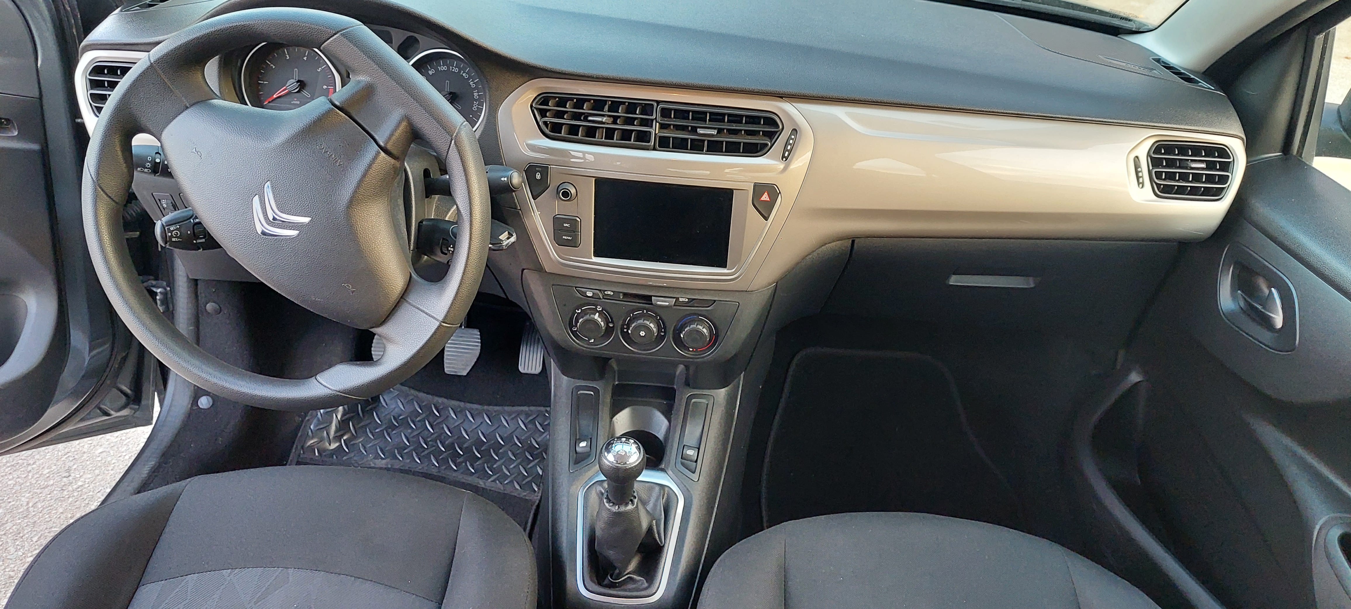 Citroen C-Elysée con Silla infantil