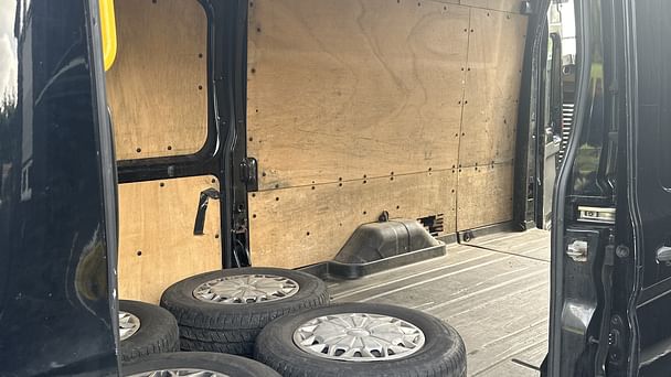 Ford Transit AWD med Bluetooth audio