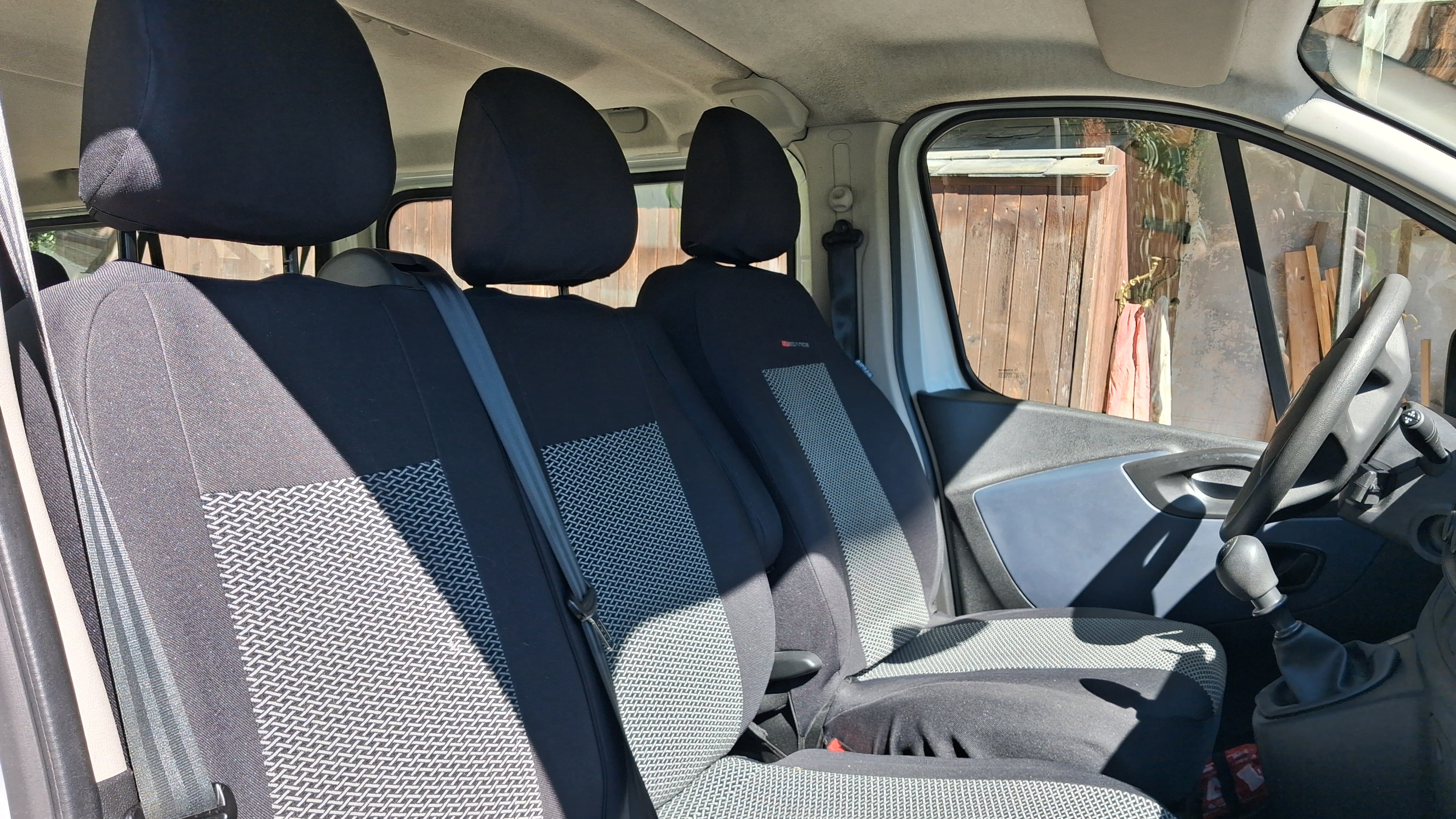 Opel Vivaro Combi avec Autoradio