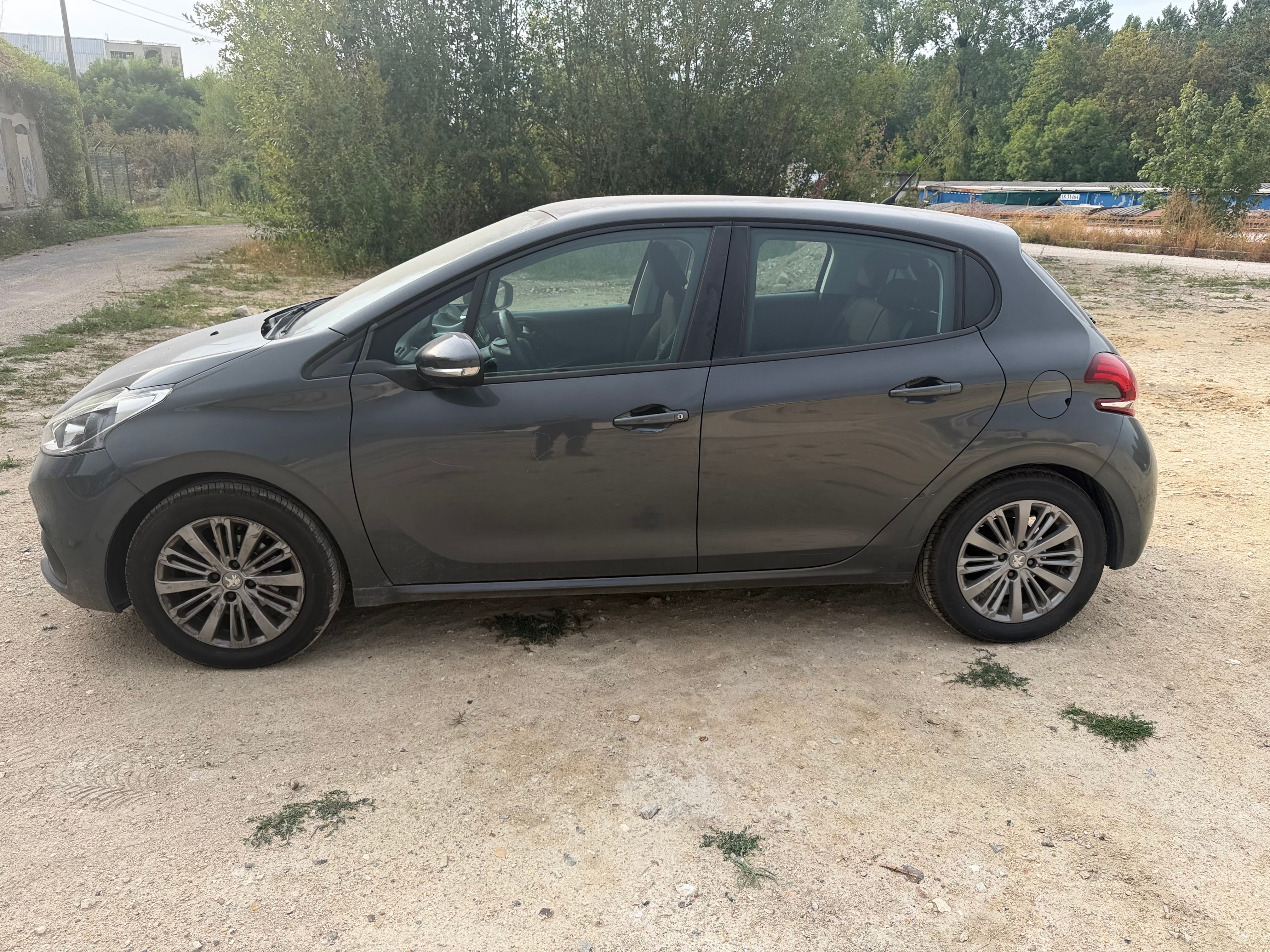 Peugeot 208 avec Climatisation