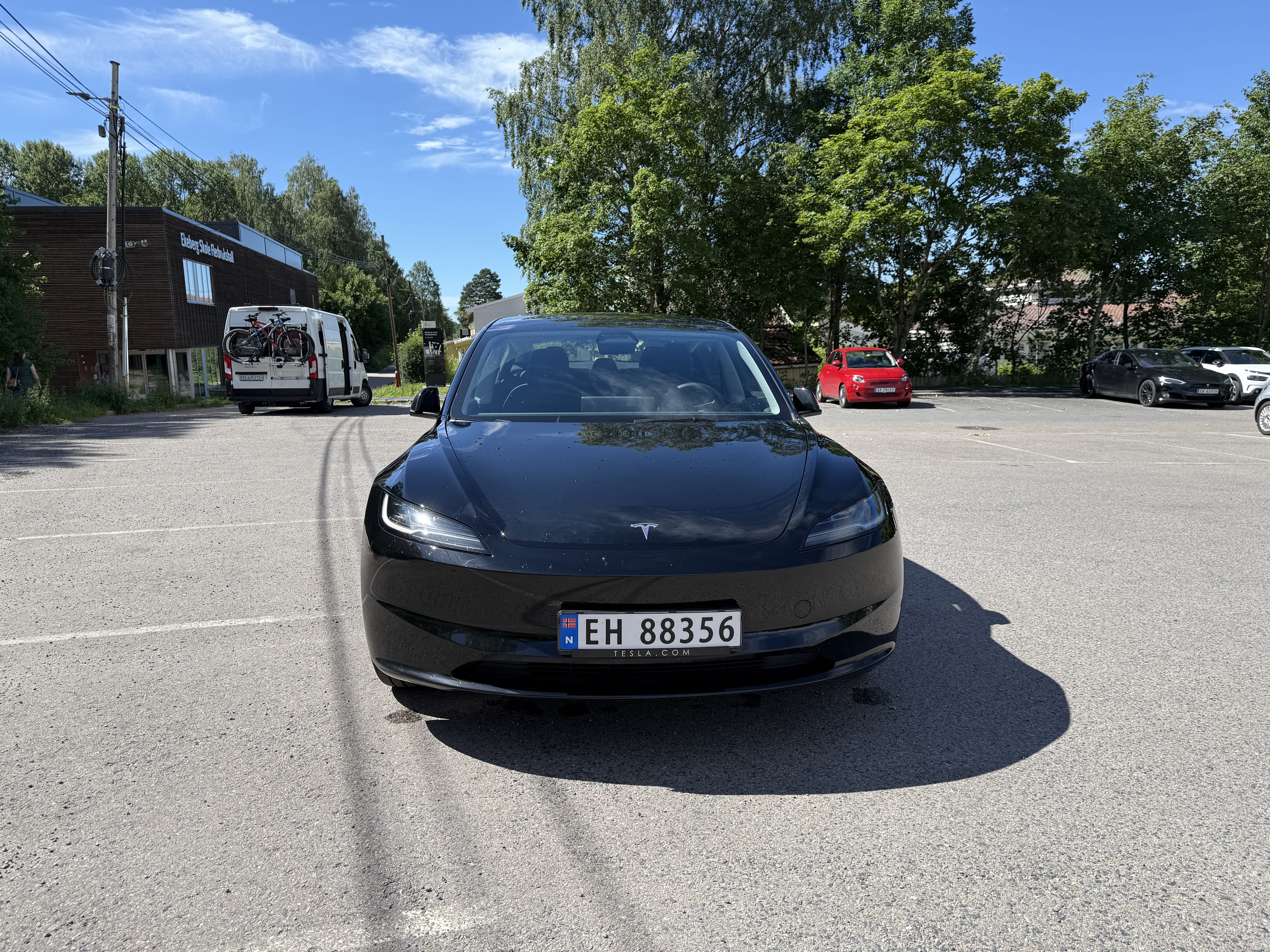 Tesla Model 3 Standard Range med Bluetooth audio