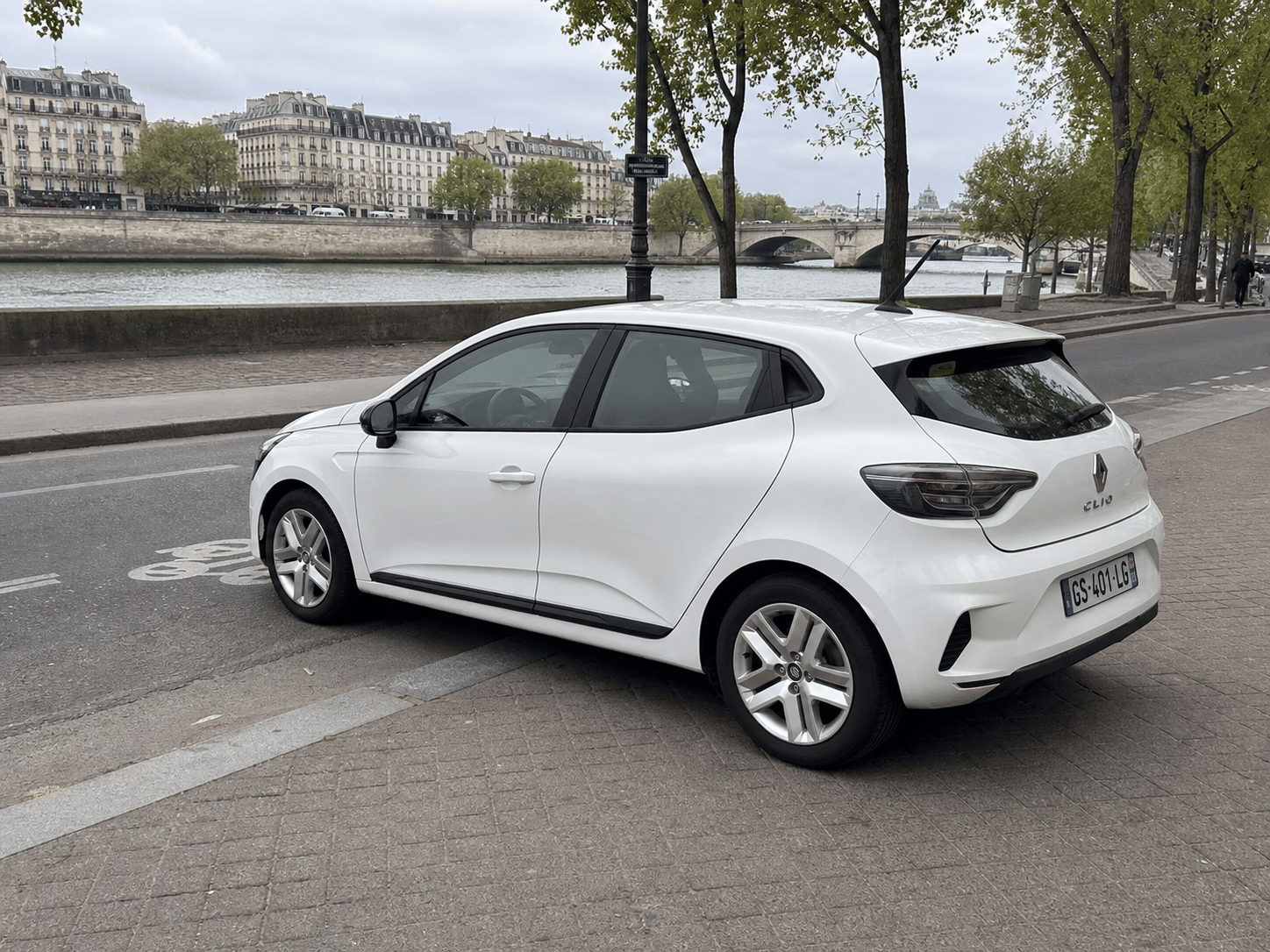 Renault Clio E-tech HYBRIDE - Boîte automatique avec Climatisation