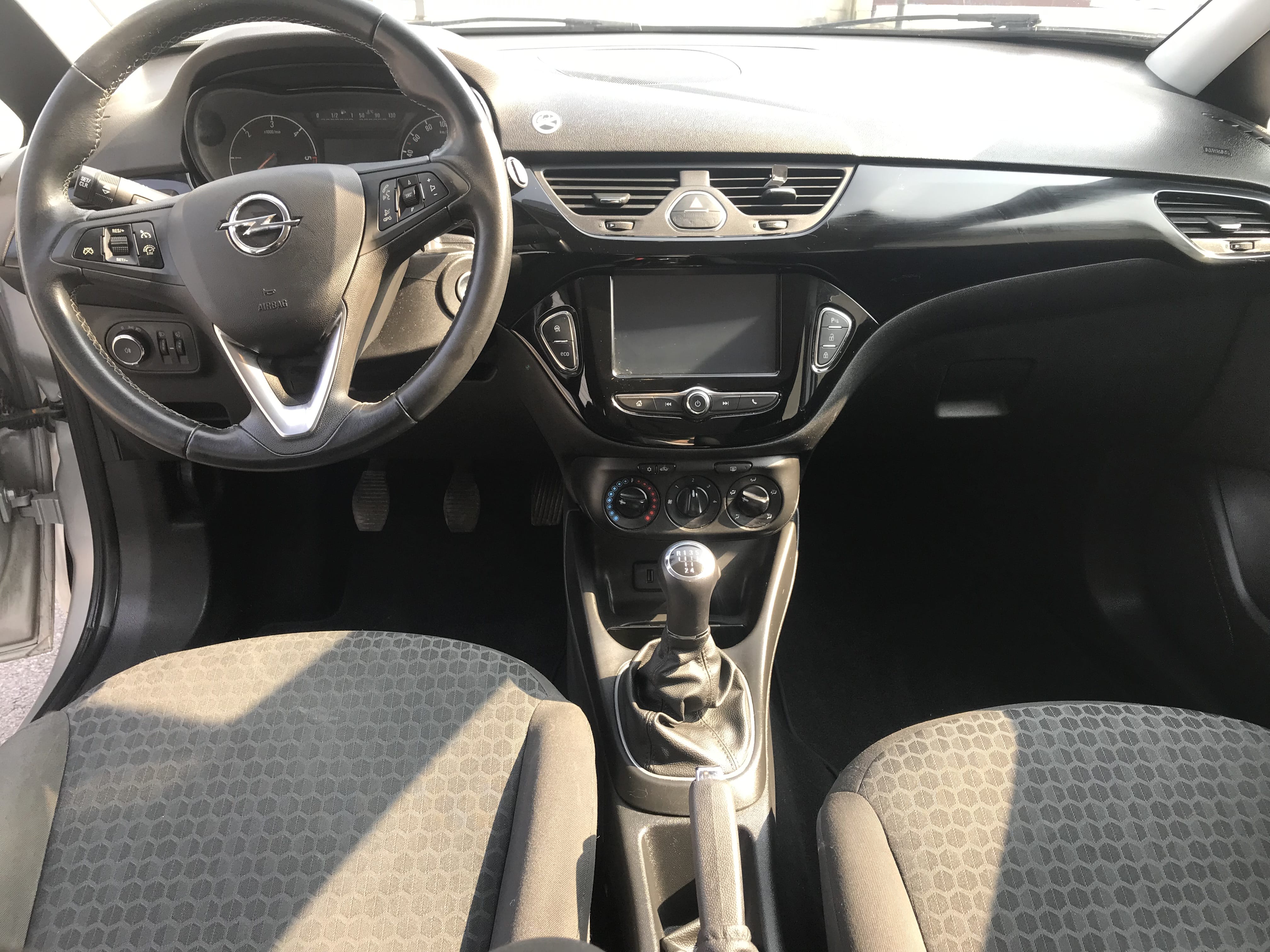 Opel Corsa avec Siège bébé
