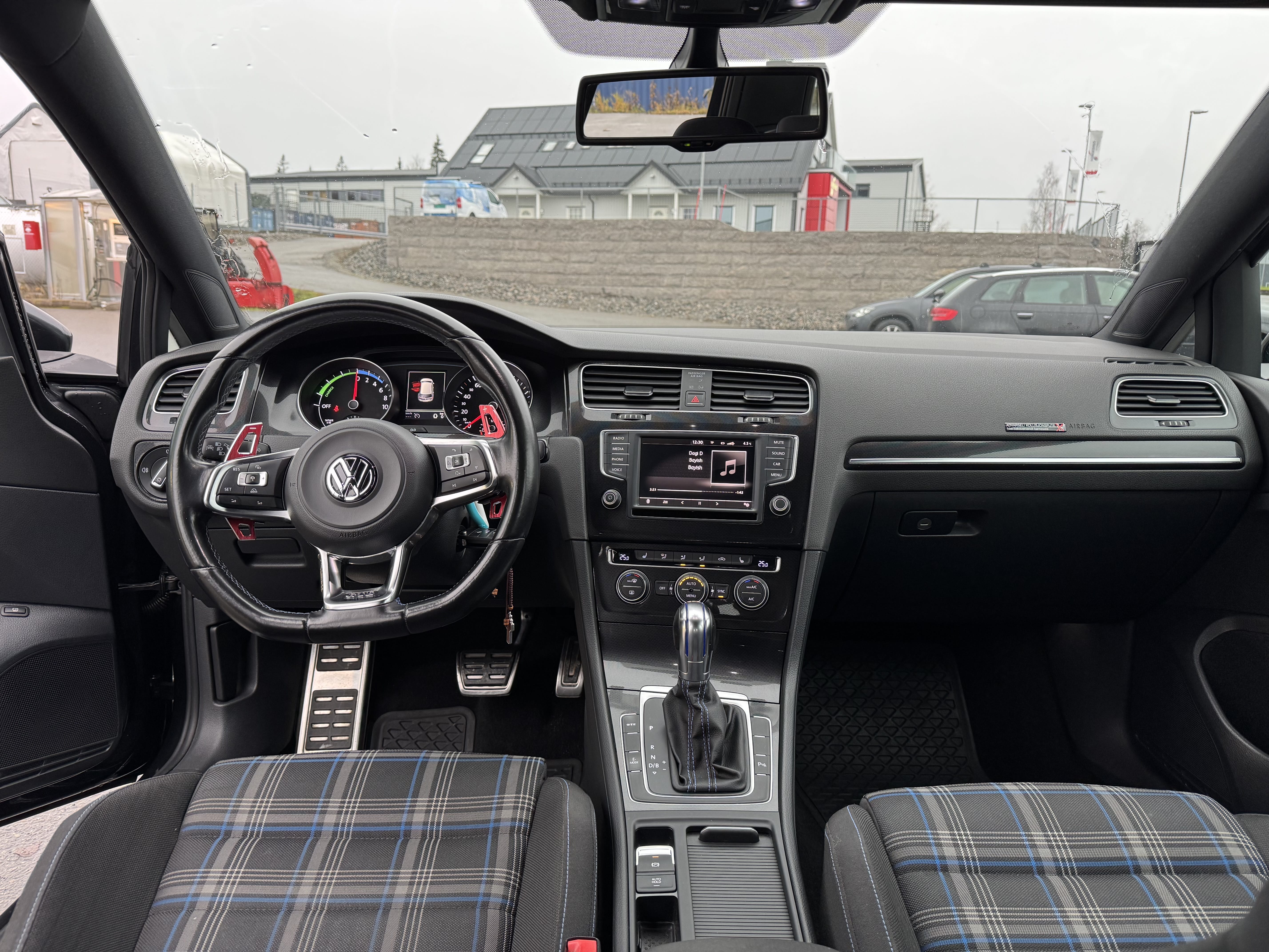 Volkswagen Golf GTE 1.4L Turbocharged TSI with Cruise control