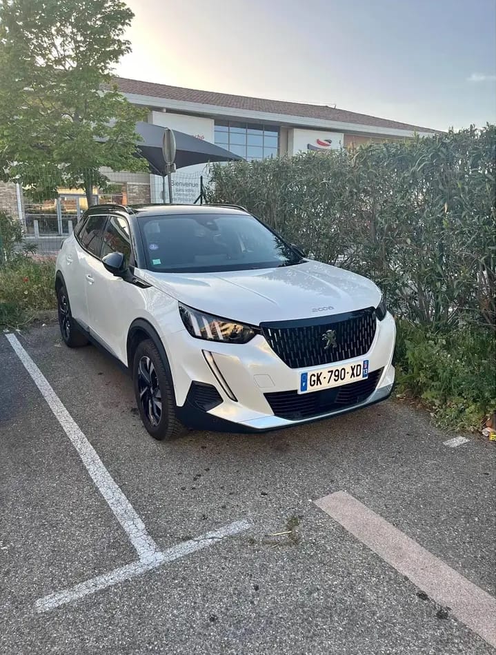 Peugeot 2008, 2022, Essence 95, Automático