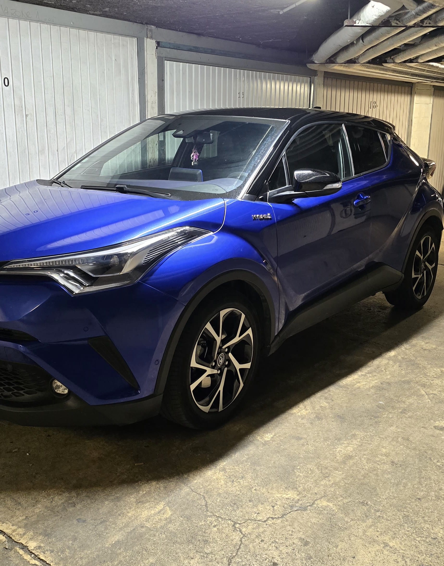 Toyota C-HR, 2017, Essence 98 / Électrique (hybride), automatique