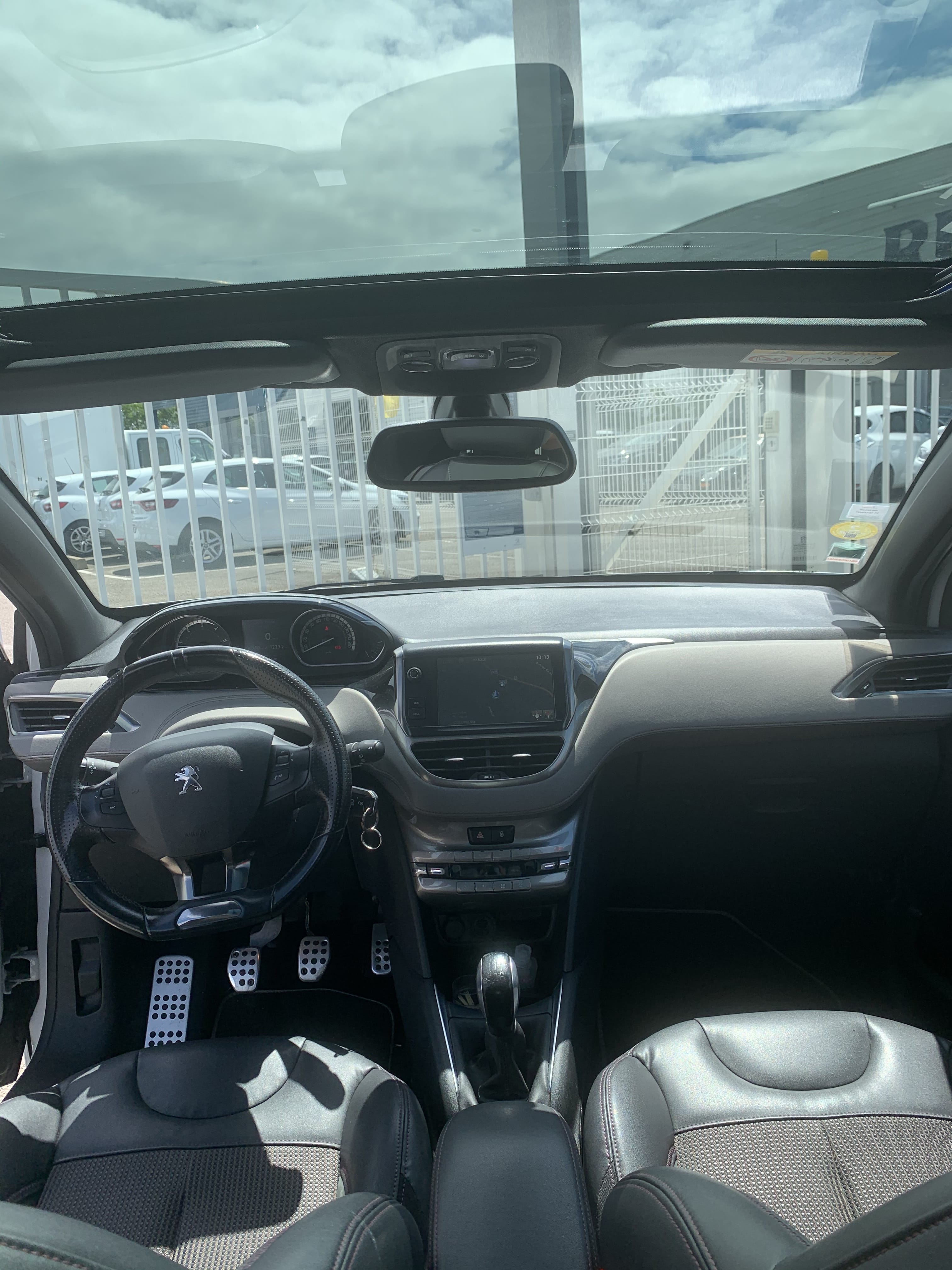 Peugeot 208 Jolie Peugeot 208 Toutes Options 1.6 HDI 90 avec Régulateur de vitesse