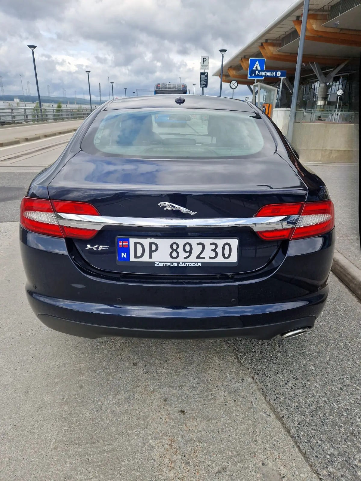 Jaguar XF 2.2 med GPS