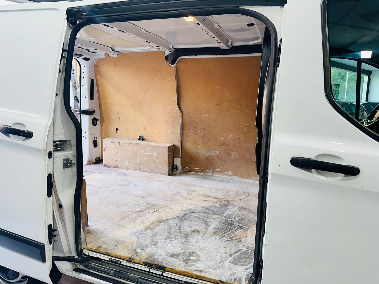 Ford Transit Custom Kombi con Puertos de carga USB