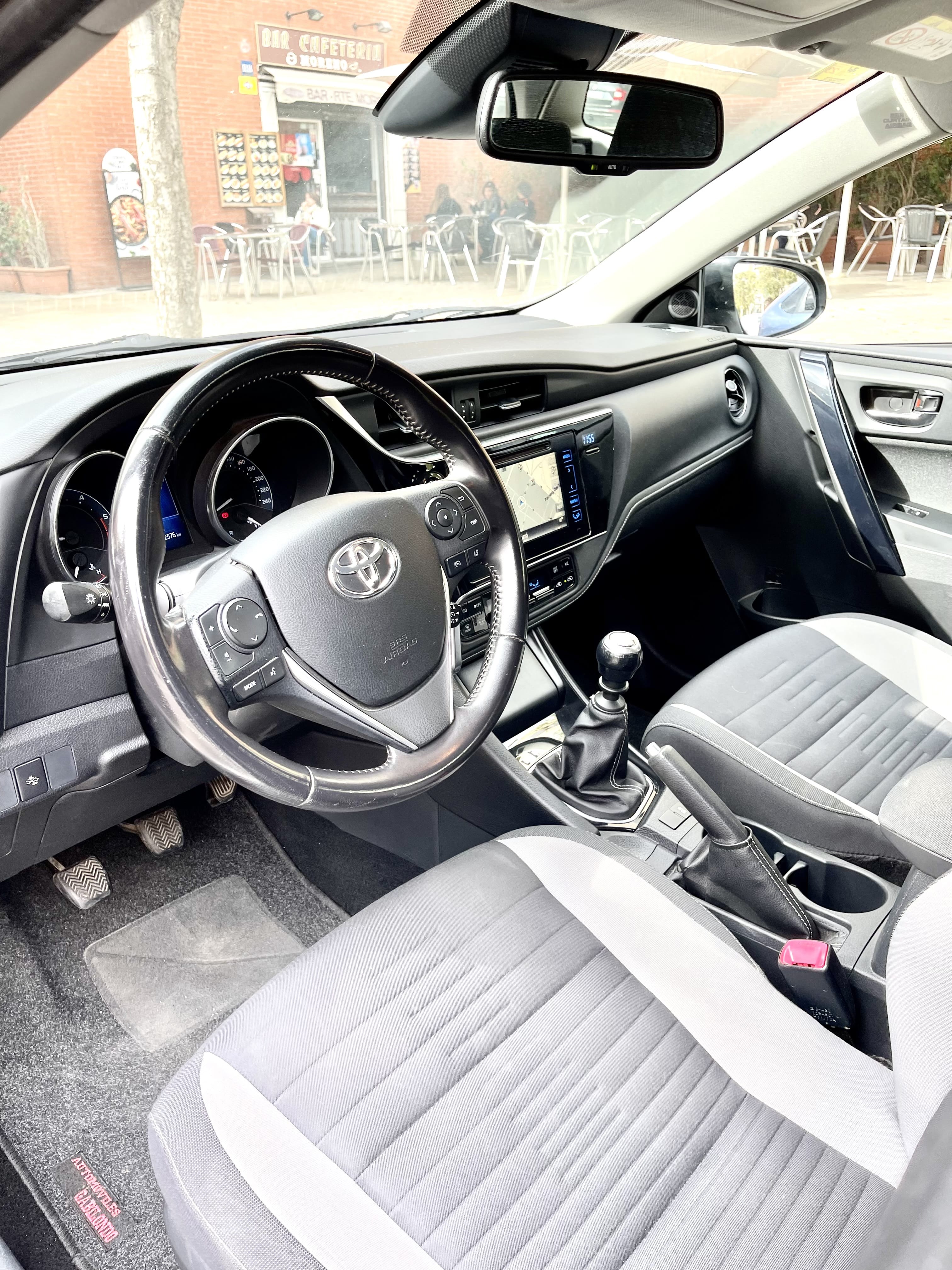 Toyota Auris con Control de velocidad