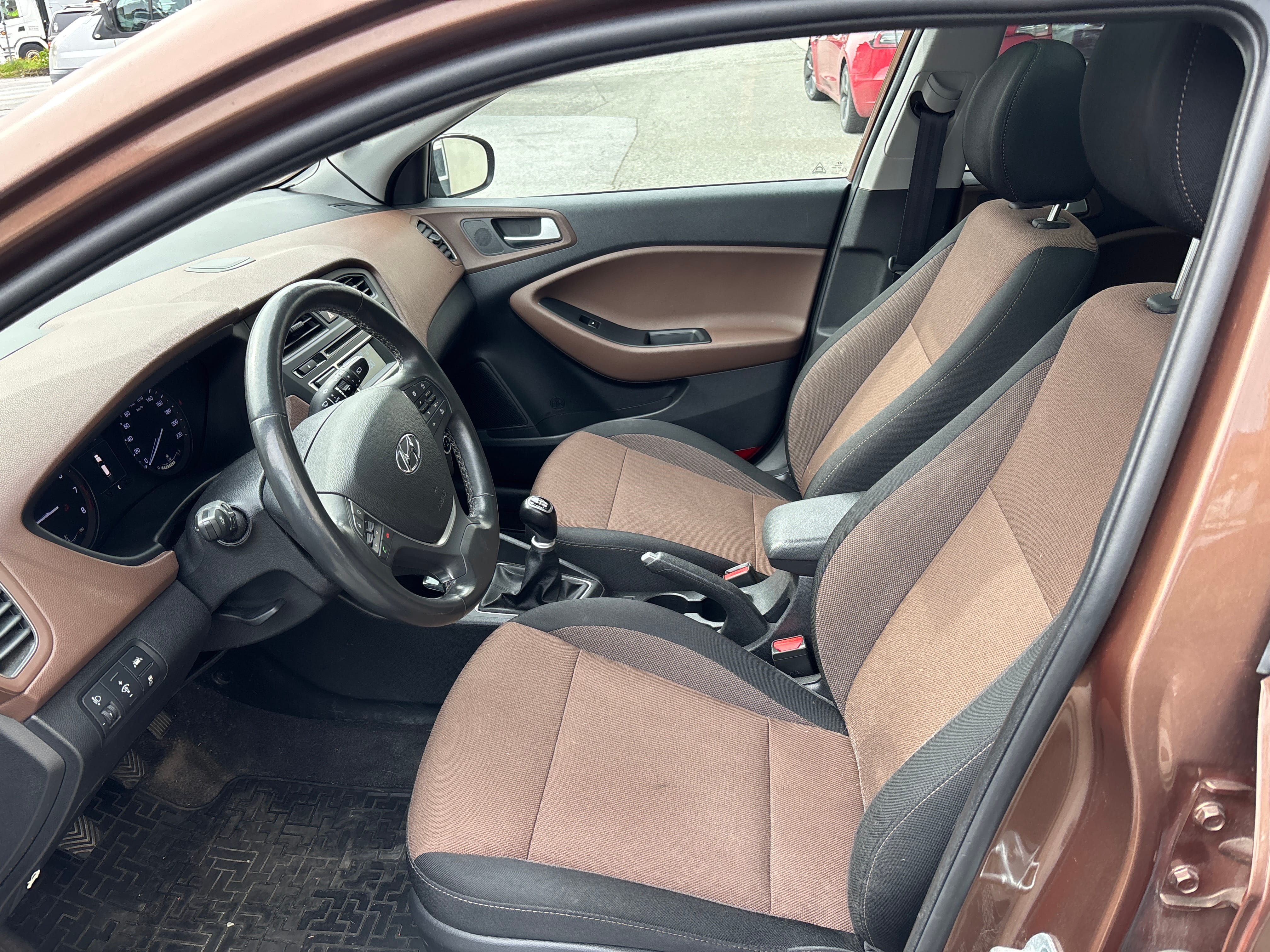 Hyundai i20 Brun 5 seter