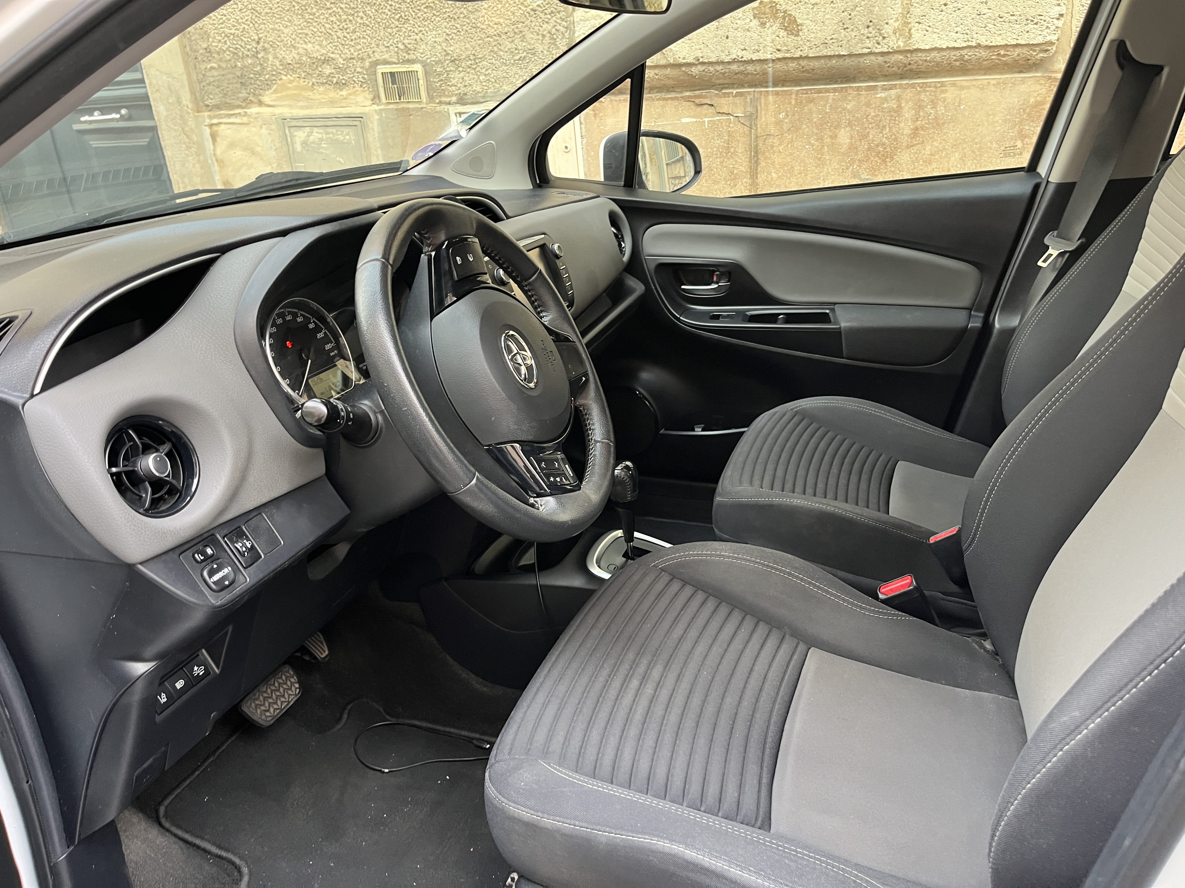 Toyota Yaris Hybride avec Dashcam