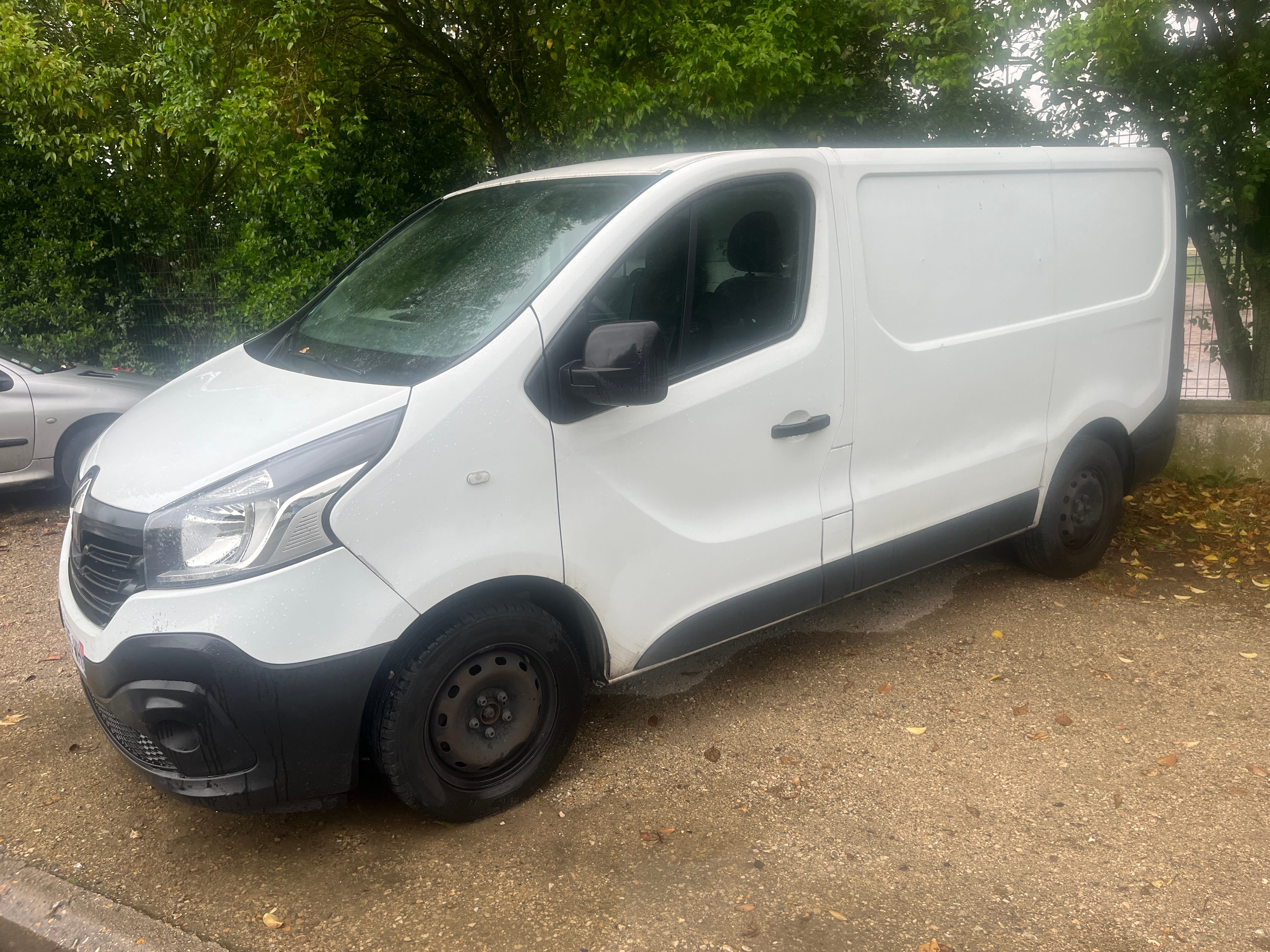 Renault Trafic 77