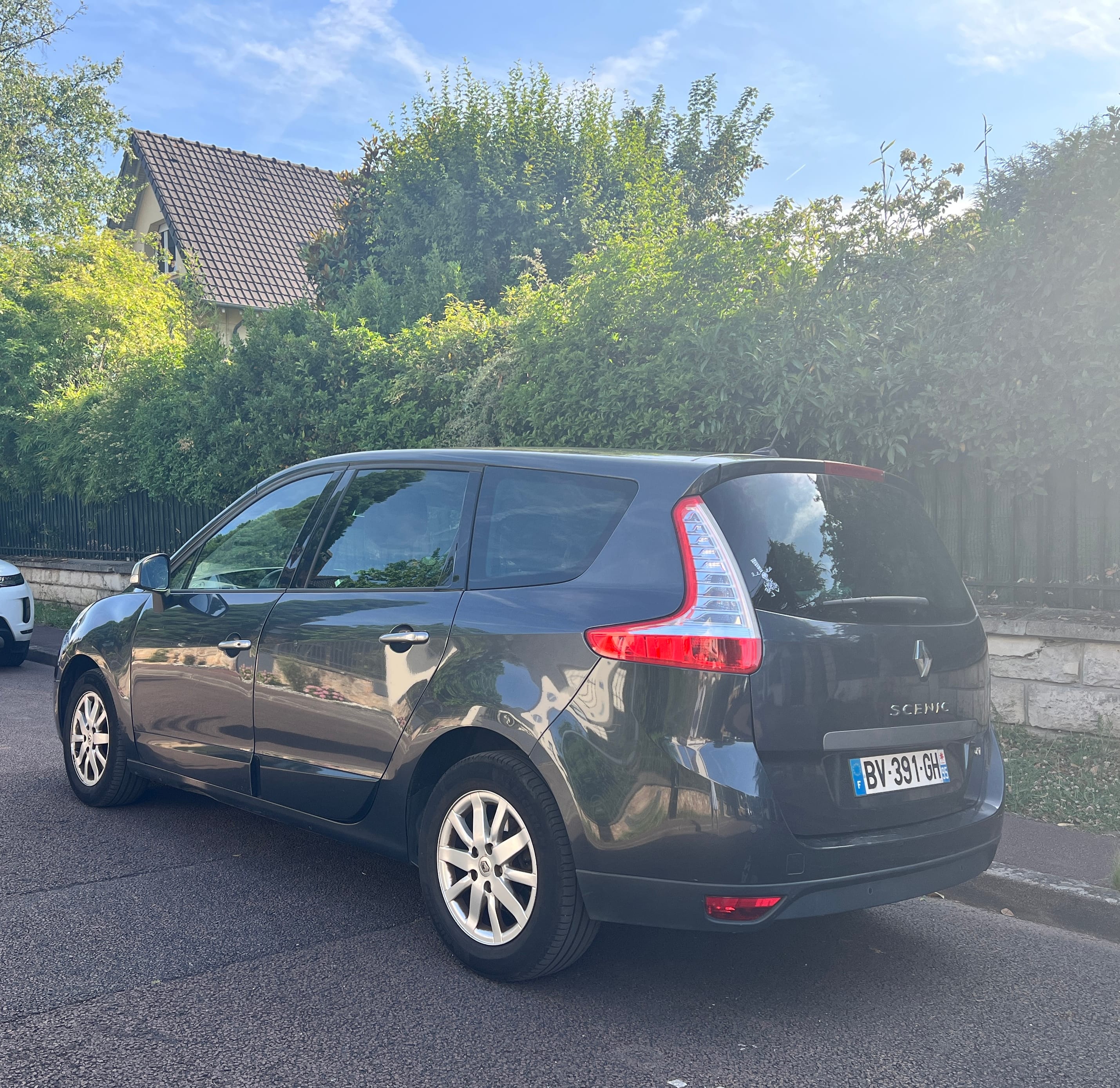 Renault Scenic 1.9 DCI 130 / 5 & 7 places avec GPS