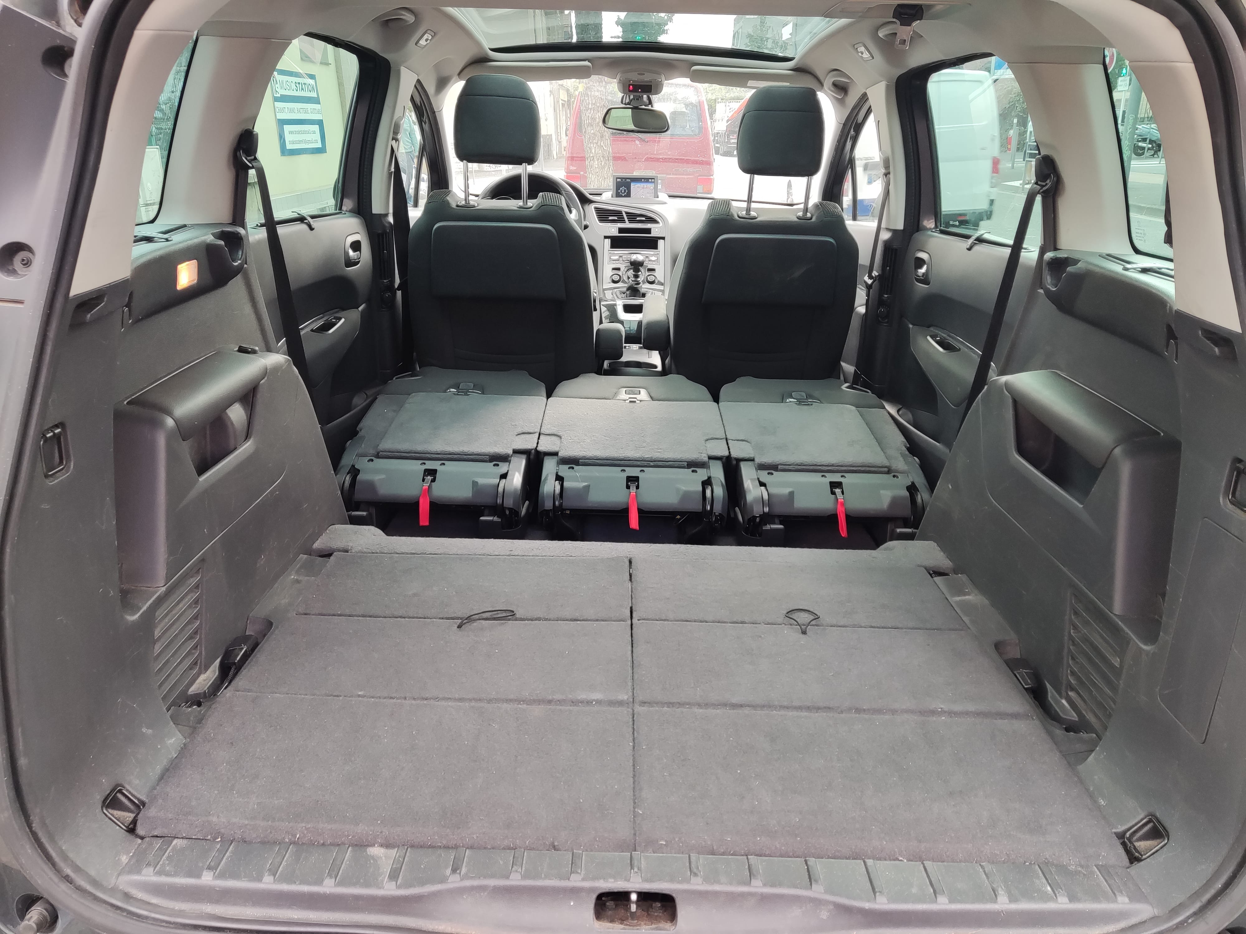 Peugeot 5008 avec Entrée audio / iPod