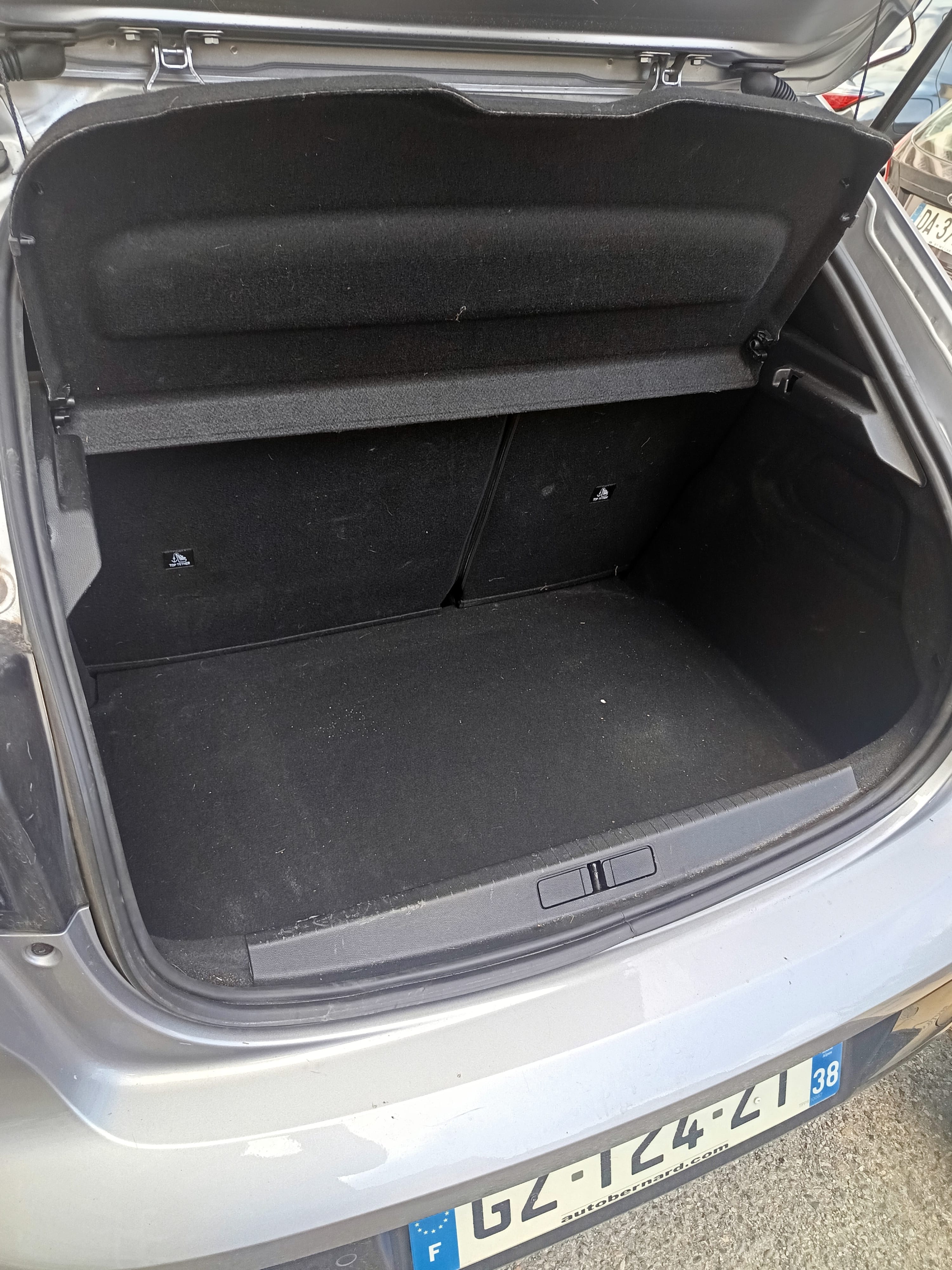 Peugeot 208 avec Apple CarPlay